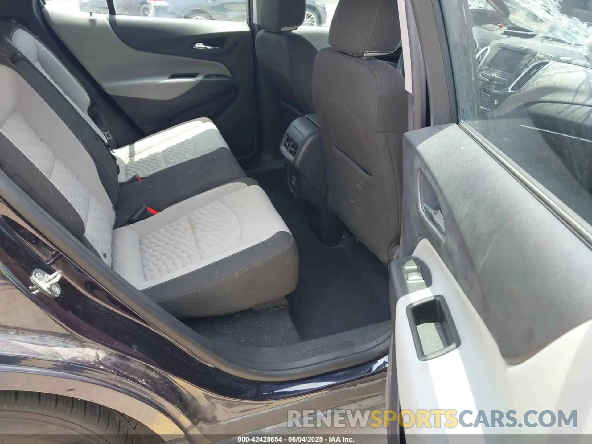 8 Photograph of a damaged car 3GNAXHEV3LS526615 CHEVROLET EQUINOX 2020