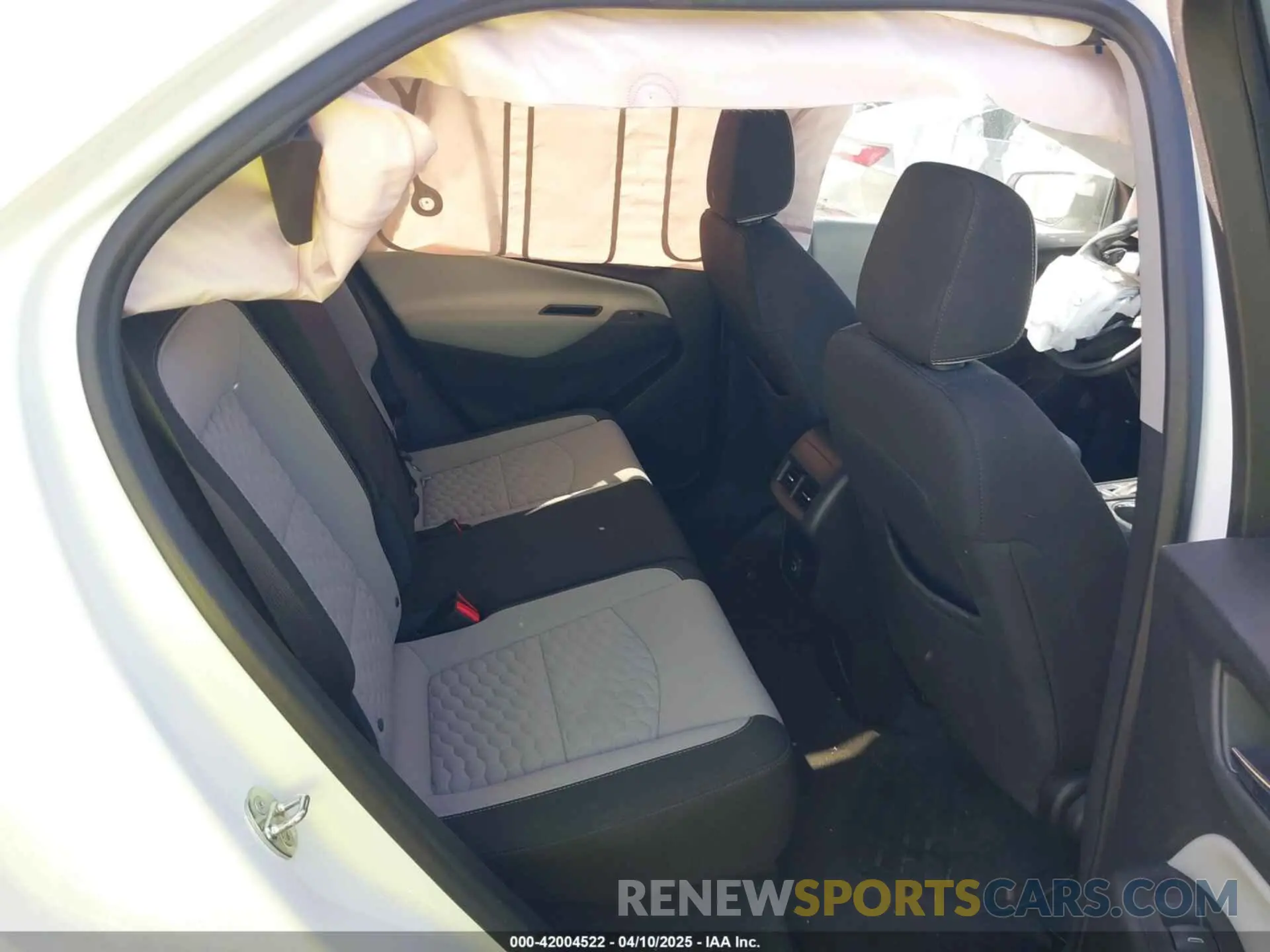 8 Photograph of a damaged car 3GNAXHEV3LS536867 CHEVROLET EQUINOX 2020