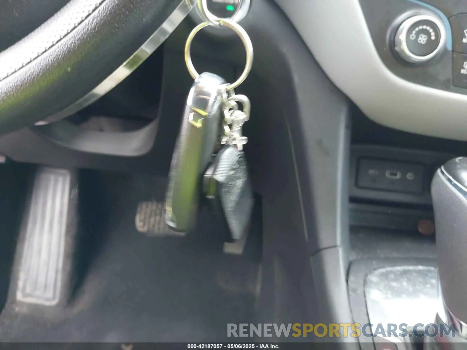 11 Photograph of a damaged car 3GNAXHEV3LS679799 CHEVROLET EQUINOX 2020