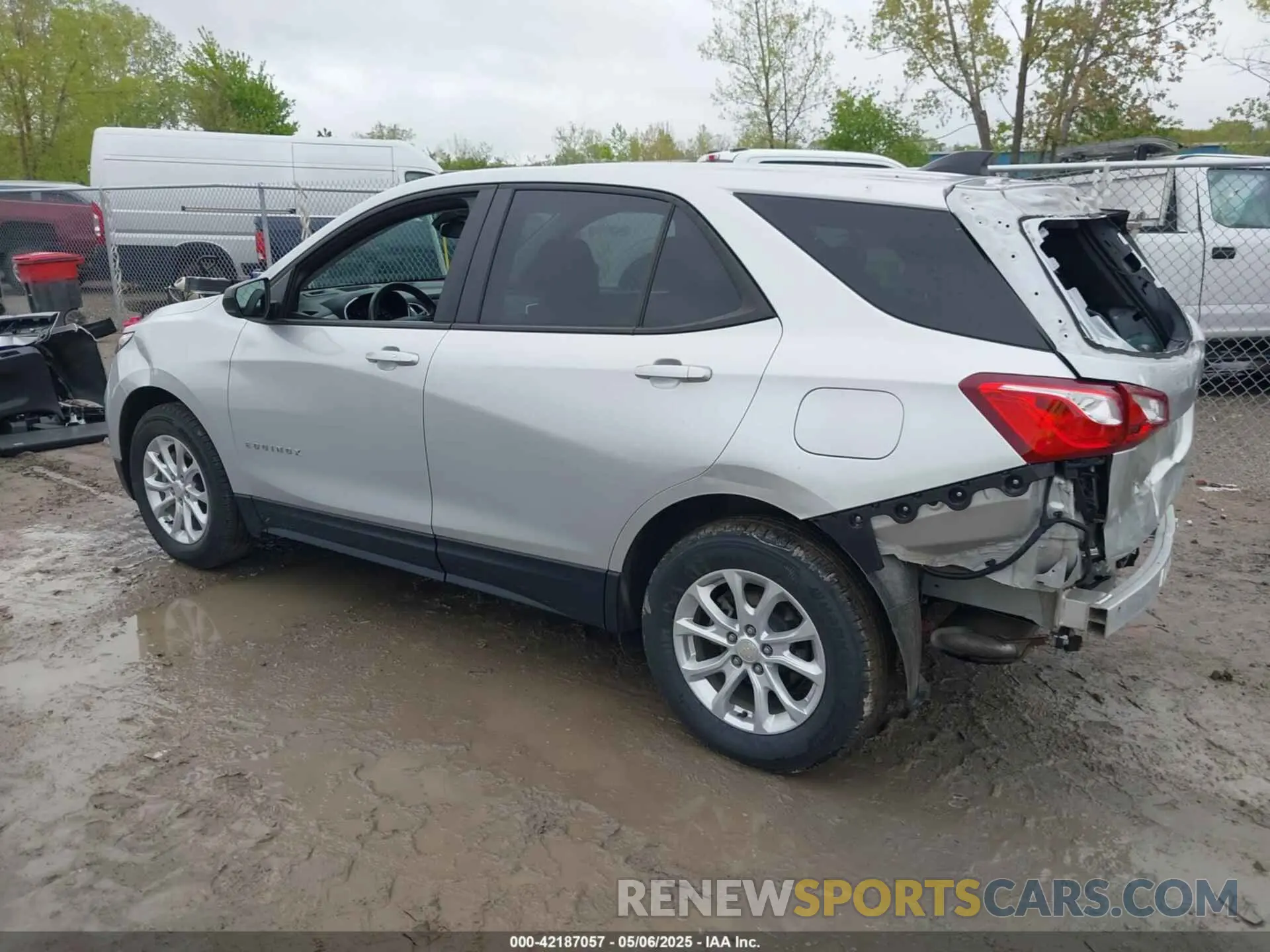 3 Photograph of a damaged car 3GNAXHEV3LS679799 CHEVROLET EQUINOX 2020