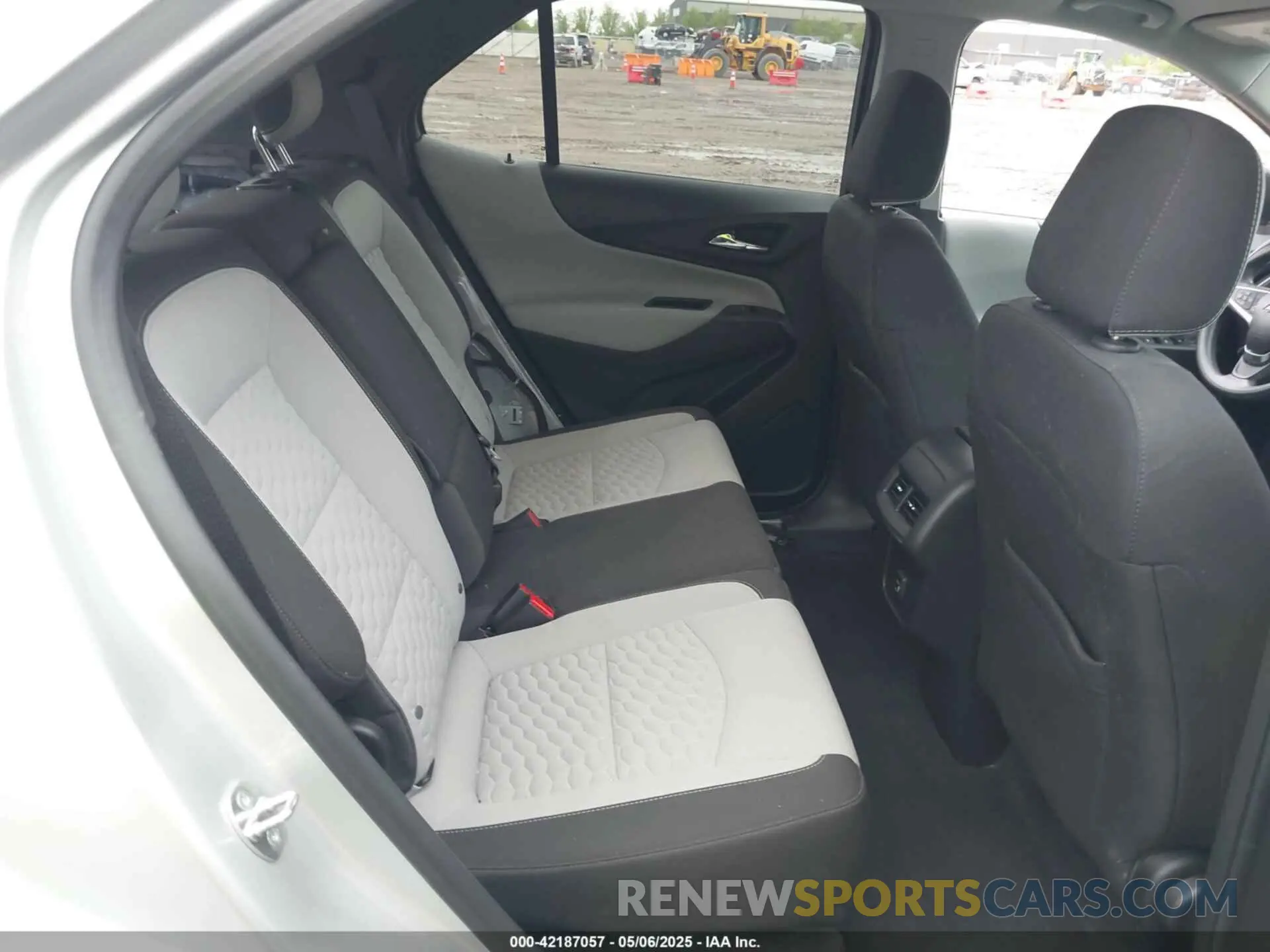 8 Photograph of a damaged car 3GNAXHEV3LS679799 CHEVROLET EQUINOX 2020
