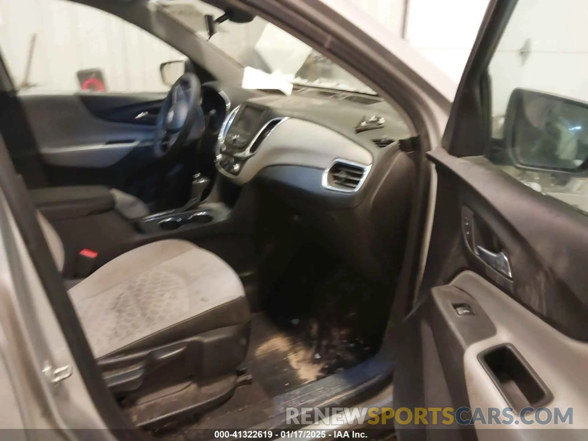 5 Photograph of a damaged car 3GNAXHEV3LS699793 CHEVROLET EQUINOX 2020
