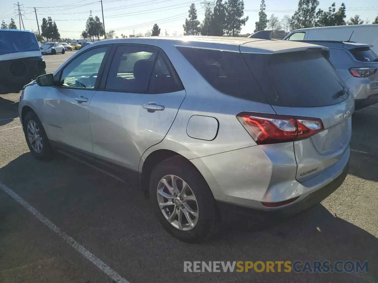 2 Photograph of a damaged car 3GNAXHEV3LS714633 CHEVROLET EQUINOX 2020