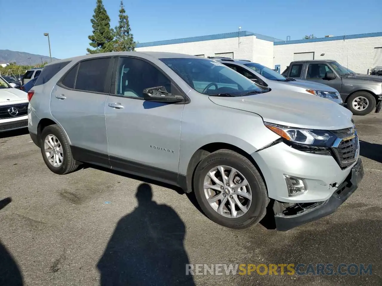 4 Photograph of a damaged car 3GNAXHEV3LS714633 CHEVROLET EQUINOX 2020