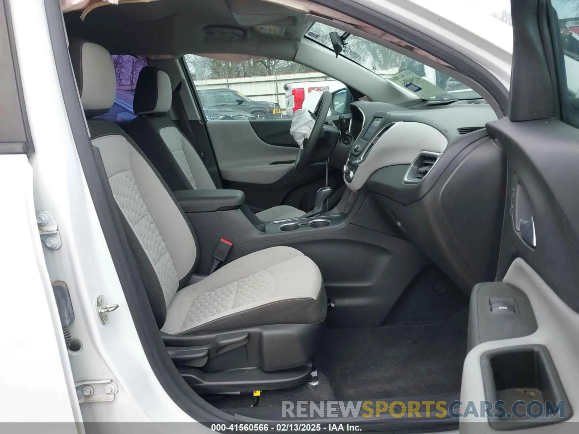 5 Photograph of a damaged car 3GNAXHEV3LS716138 CHEVROLET EQUINOX 2020