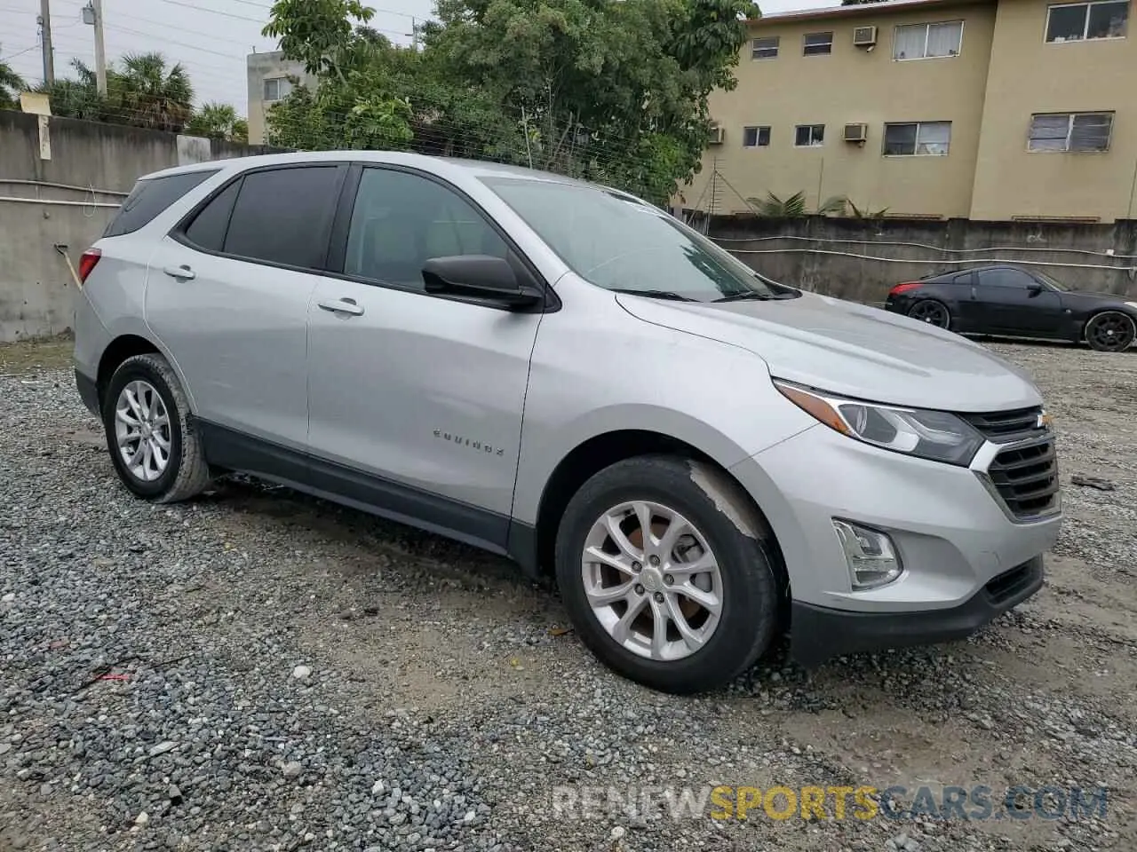 4 Photograph of a damaged car 3GNAXHEV3LS731142 CHEVROLET EQUINOX 2020