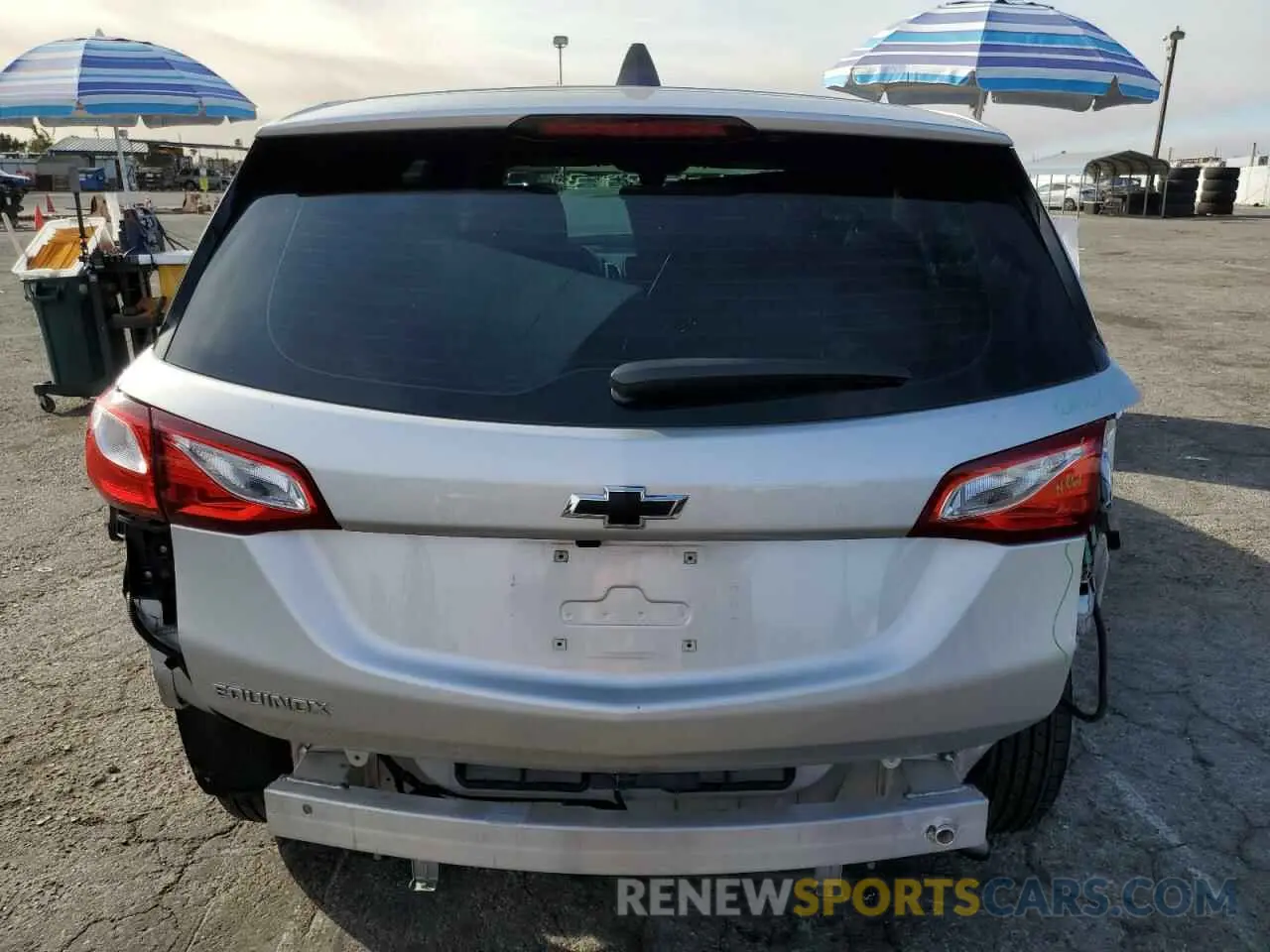 6 Photograph of a damaged car 3GNAXHEV4LS613486 CHEVROLET EQUINOX 2020