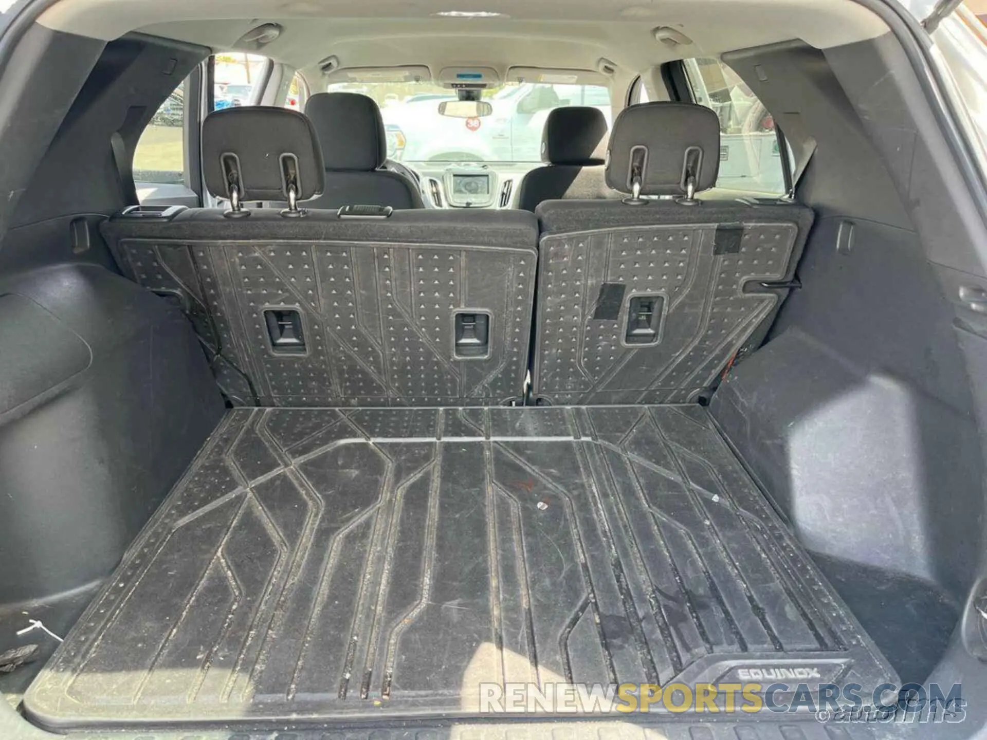 6 Photograph of a damaged car 3GNAXHEV4LS623290 CHEVROLET EQUINOX 2020
