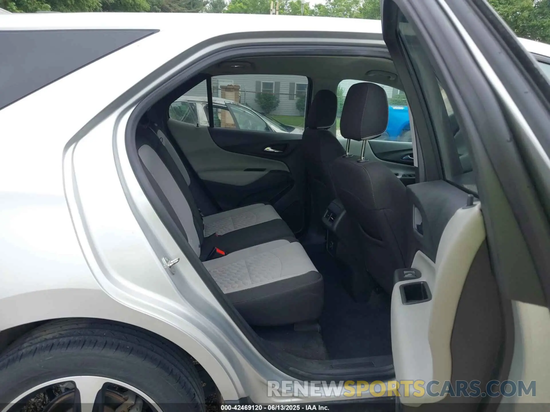 8 Photograph of a damaged car 3GNAXHEV4LS646150 CHEVROLET EQUINOX 2020