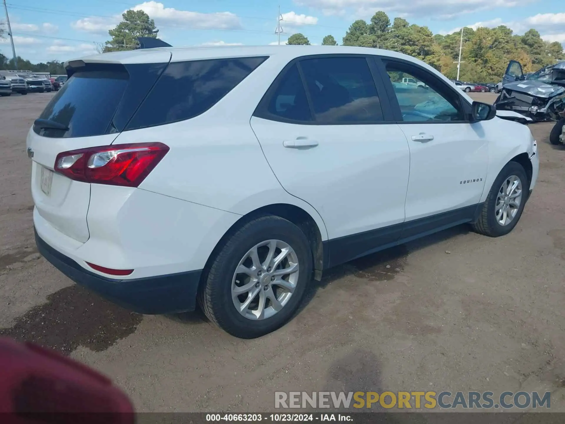 4 Photograph of a damaged car 3GNAXHEV4LS671601 CHEVROLET EQUINOX 2020