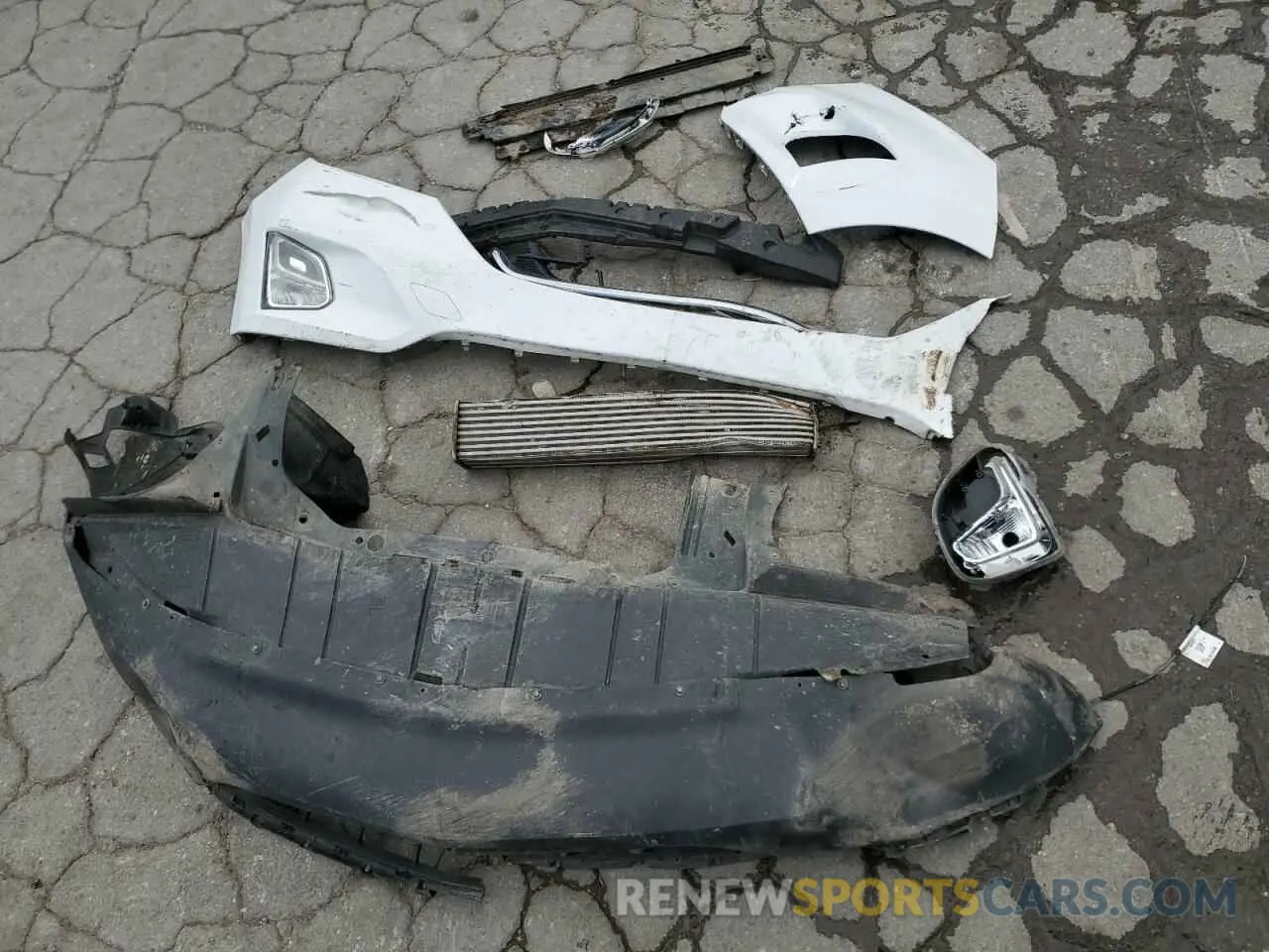 13 Photograph of a damaged car 3GNAXHEV4LS679035 CHEVROLET EQUINOX 2020