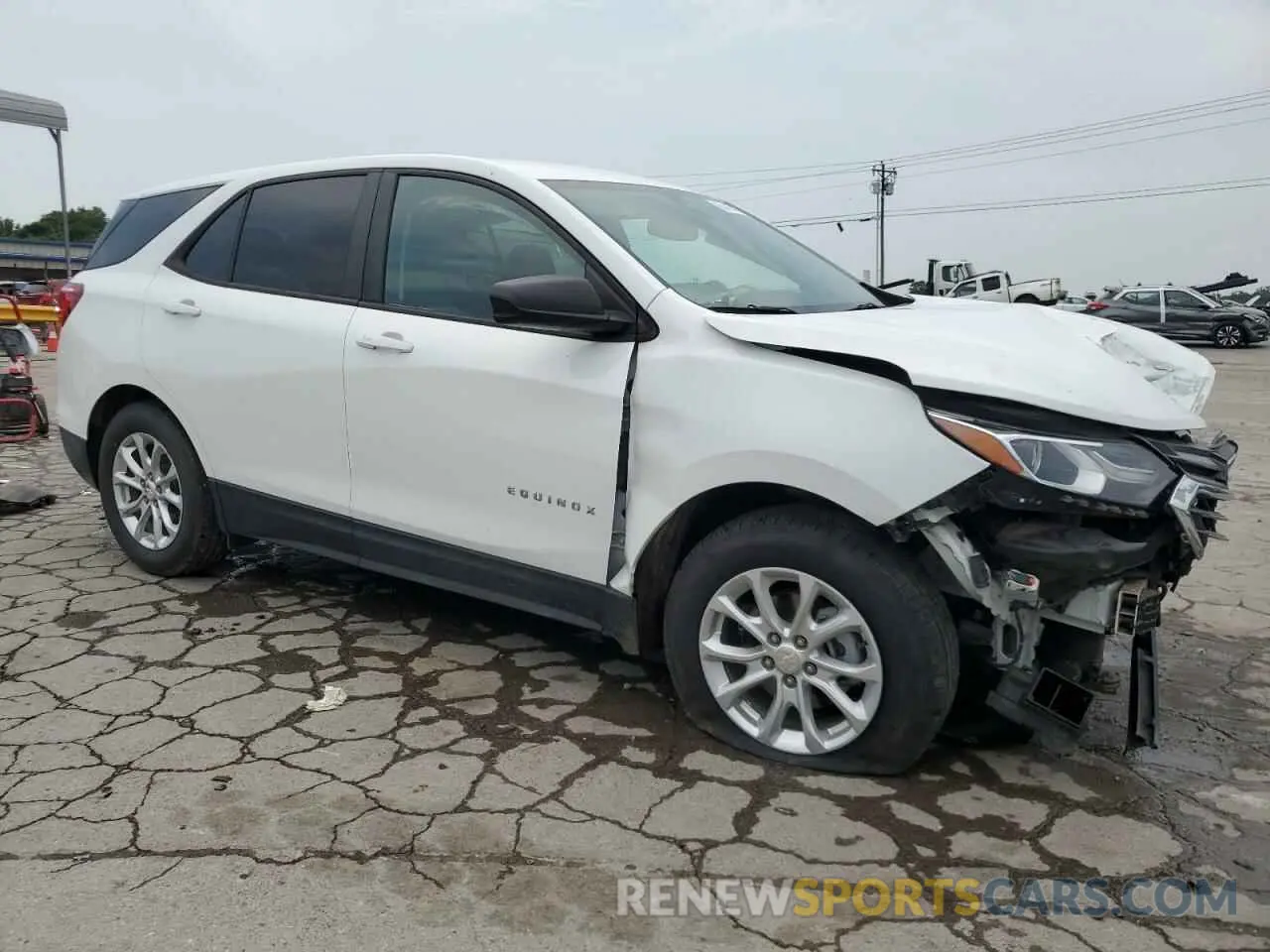 4 Photograph of a damaged car 3GNAXHEV4LS679035 CHEVROLET EQUINOX 2020