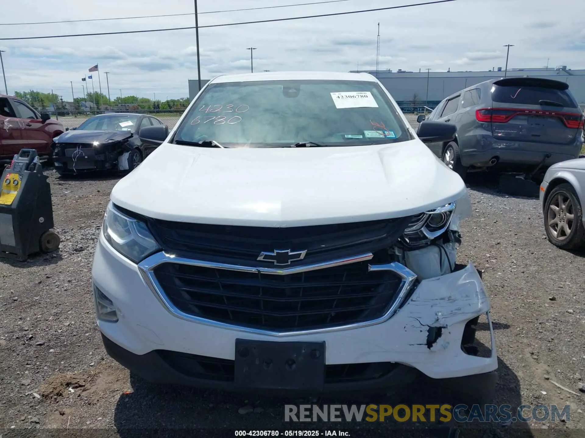 12 Photograph of a damaged car 3GNAXHEV5LS515051 CHEVROLET EQUINOX 2020