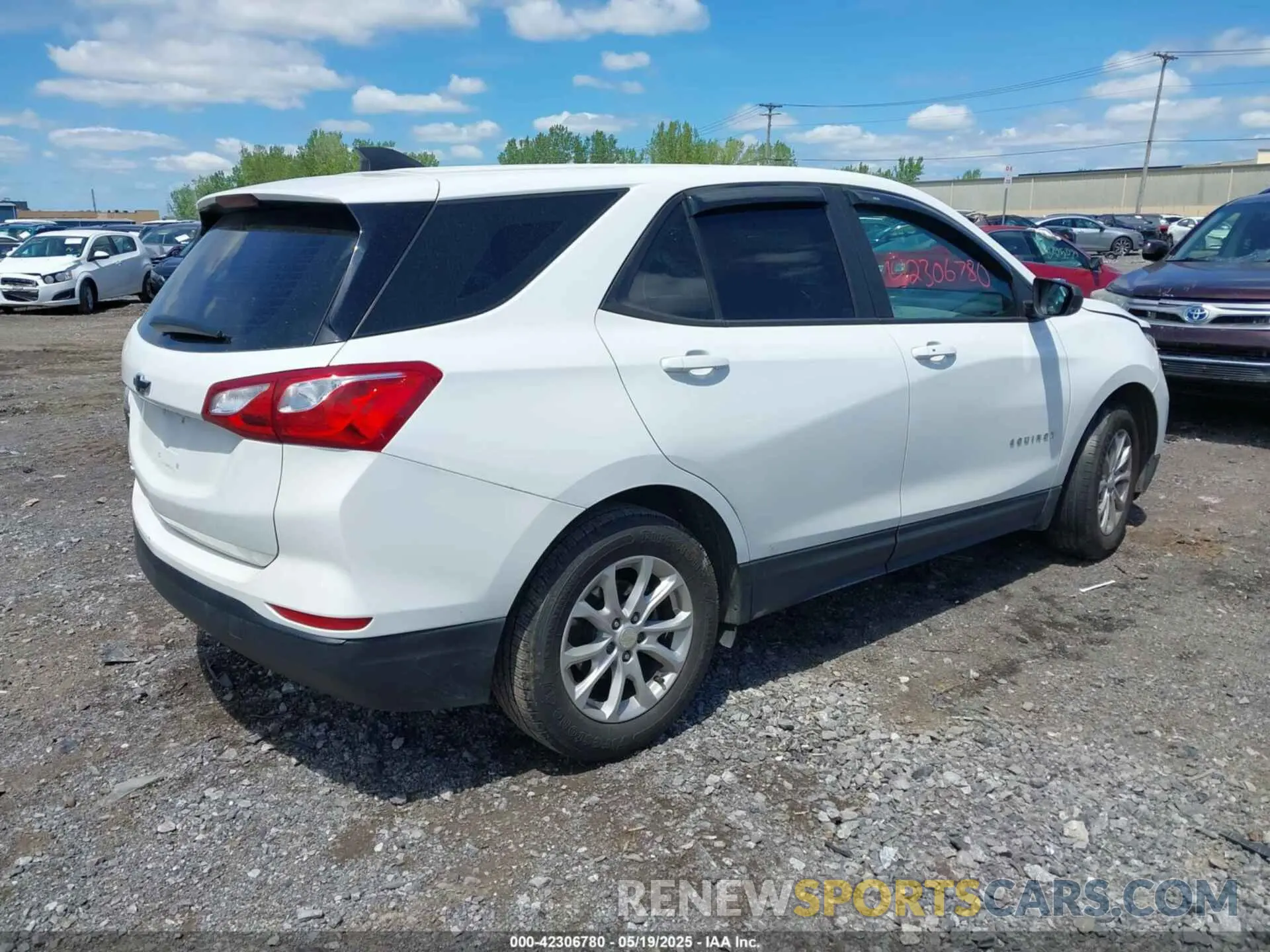 4 Photograph of a damaged car 3GNAXHEV5LS515051 CHEVROLET EQUINOX 2020