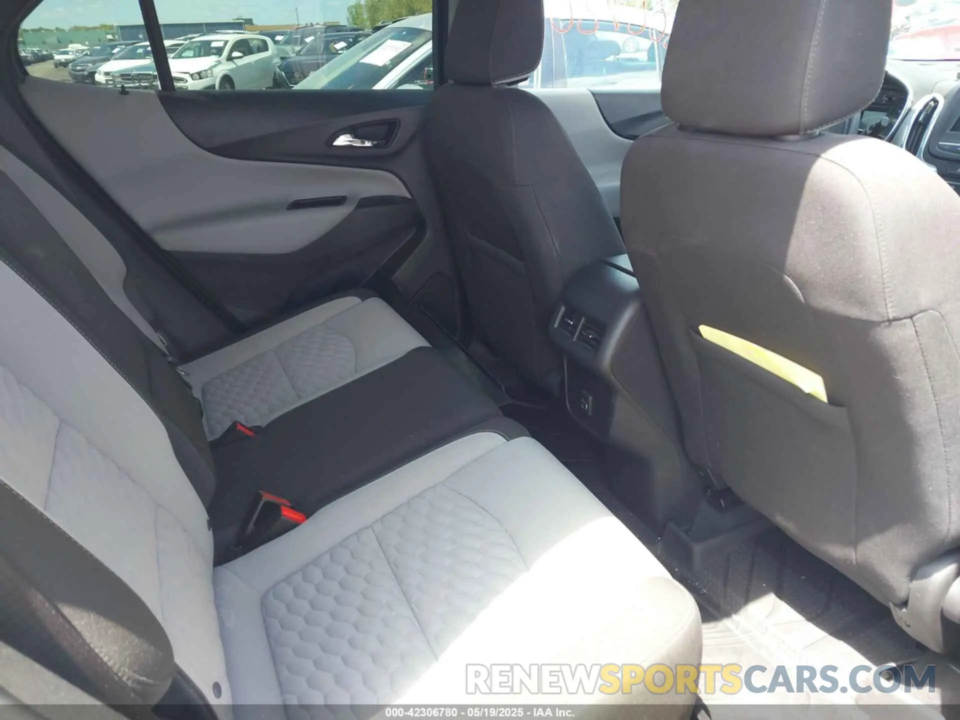 8 Photograph of a damaged car 3GNAXHEV5LS515051 CHEVROLET EQUINOX 2020