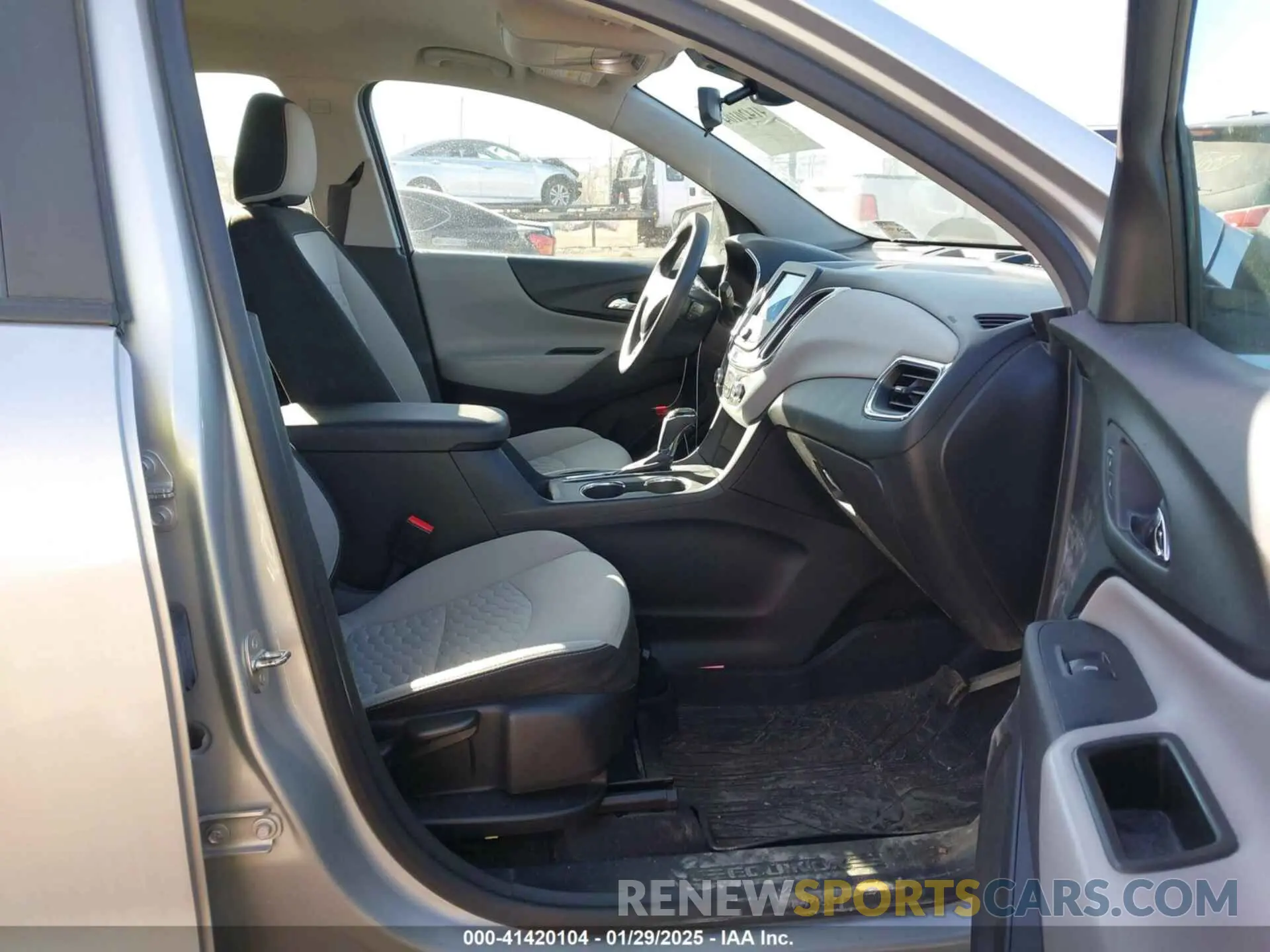 5 Photograph of a damaged car 3GNAXHEV5LS518807 CHEVROLET EQUINOX 2020