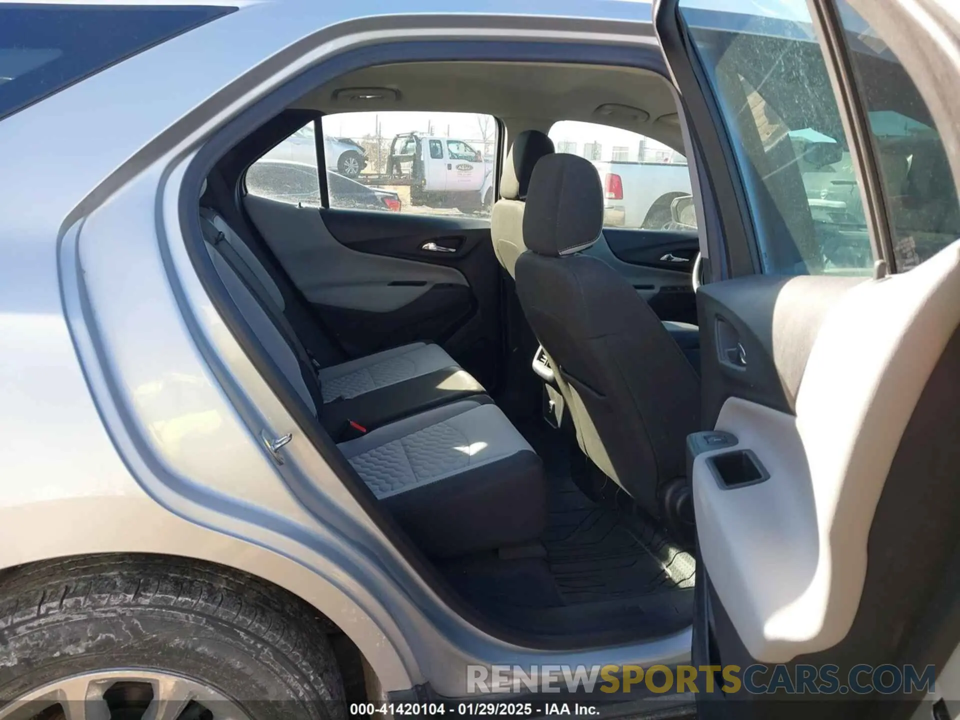 8 Photograph of a damaged car 3GNAXHEV5LS518807 CHEVROLET EQUINOX 2020