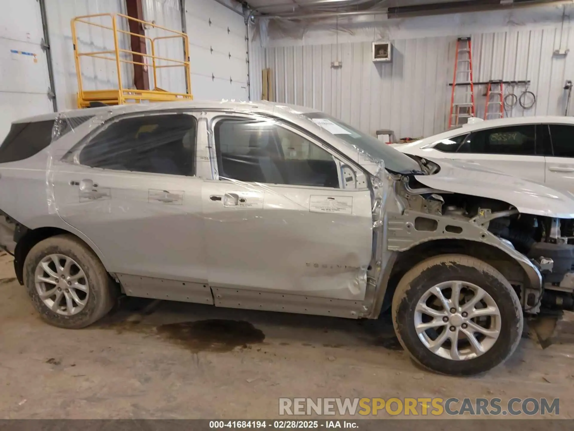 13 Photograph of a damaged car 3GNAXHEV5LS519066 CHEVROLET EQUINOX 2020