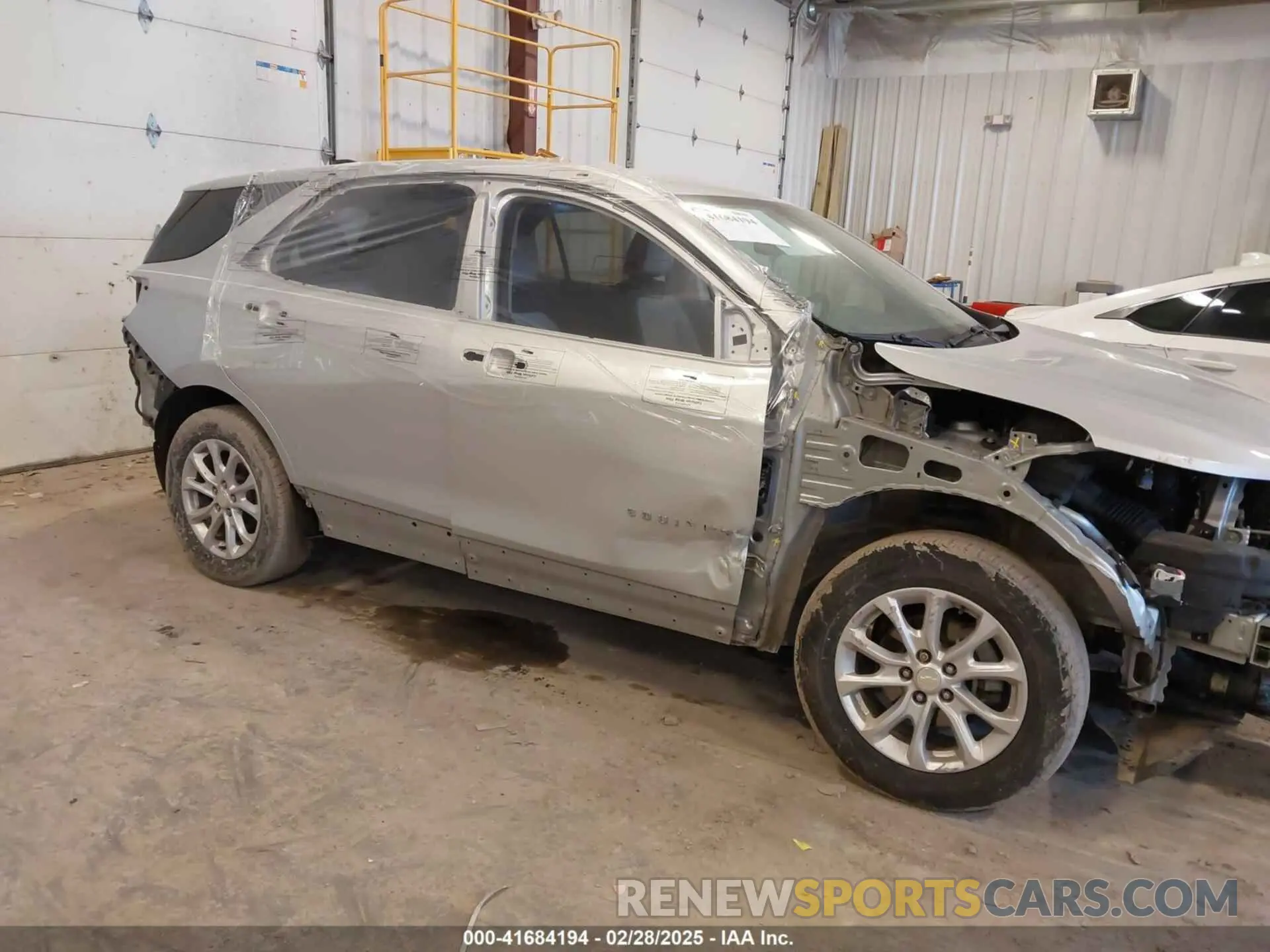 17 Photograph of a damaged car 3GNAXHEV5LS519066 CHEVROLET EQUINOX 2020