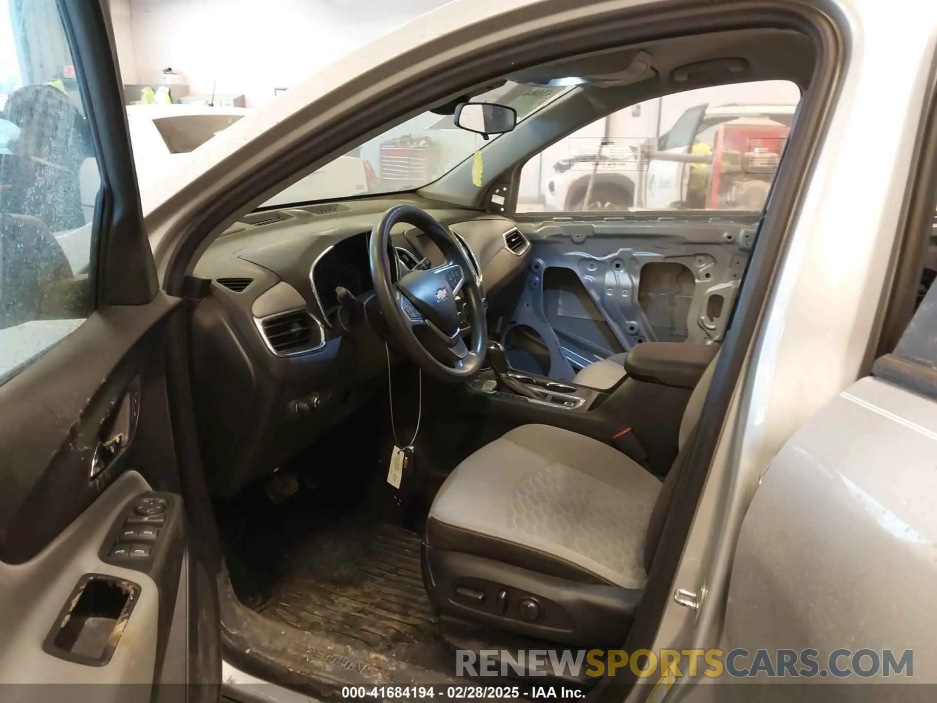 5 Photograph of a damaged car 3GNAXHEV5LS519066 CHEVROLET EQUINOX 2020