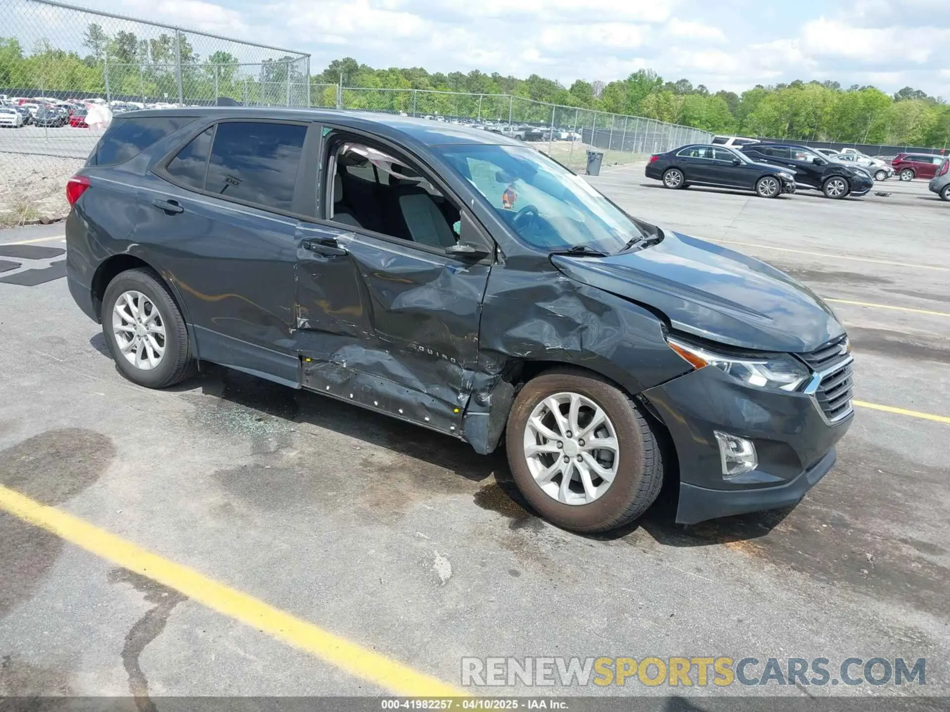 1 Photograph of a damaged car 3GNAXHEV5LS669386 CHEVROLET EQUINOX 2020