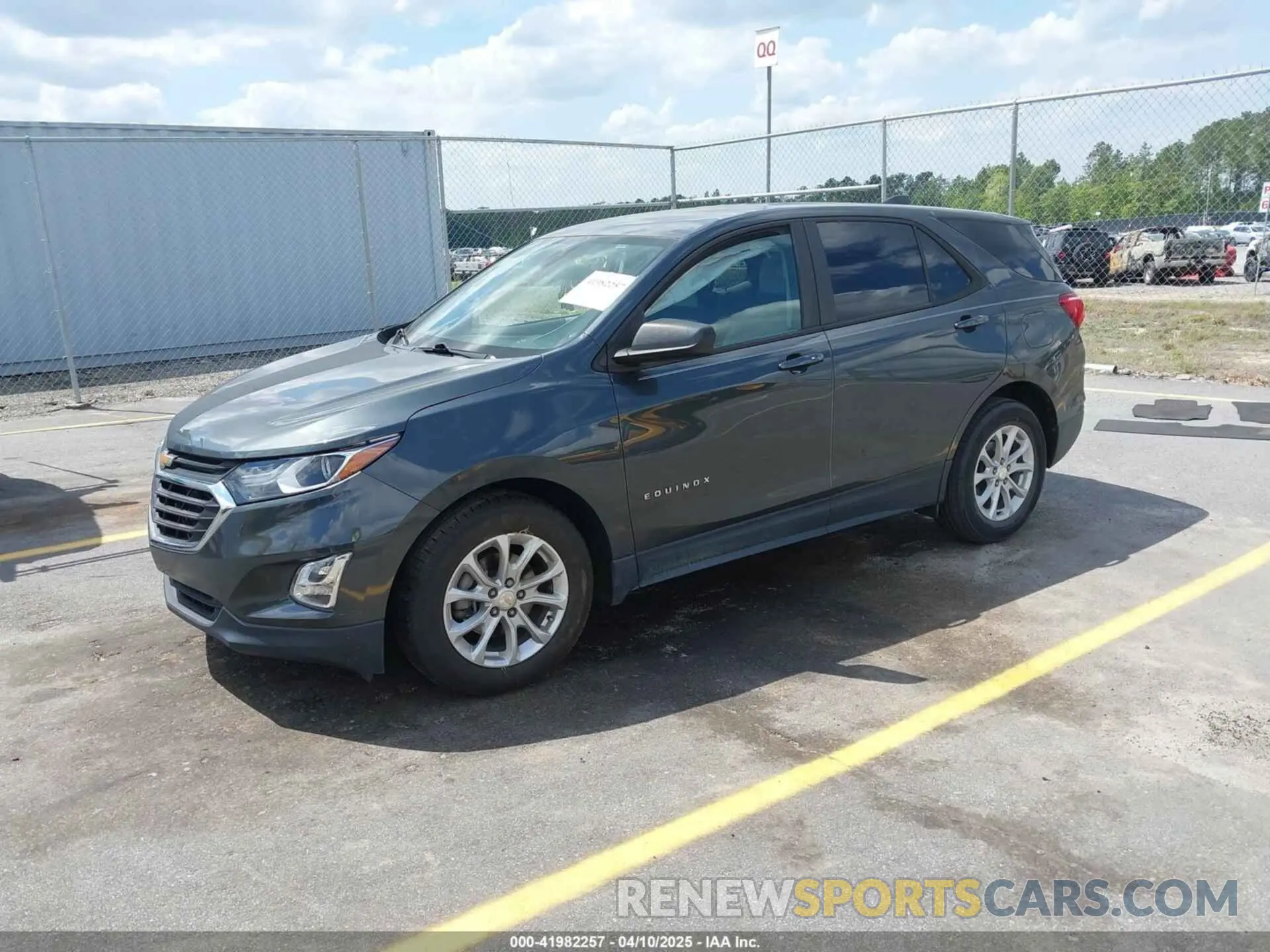 2 Photograph of a damaged car 3GNAXHEV5LS669386 CHEVROLET EQUINOX 2020