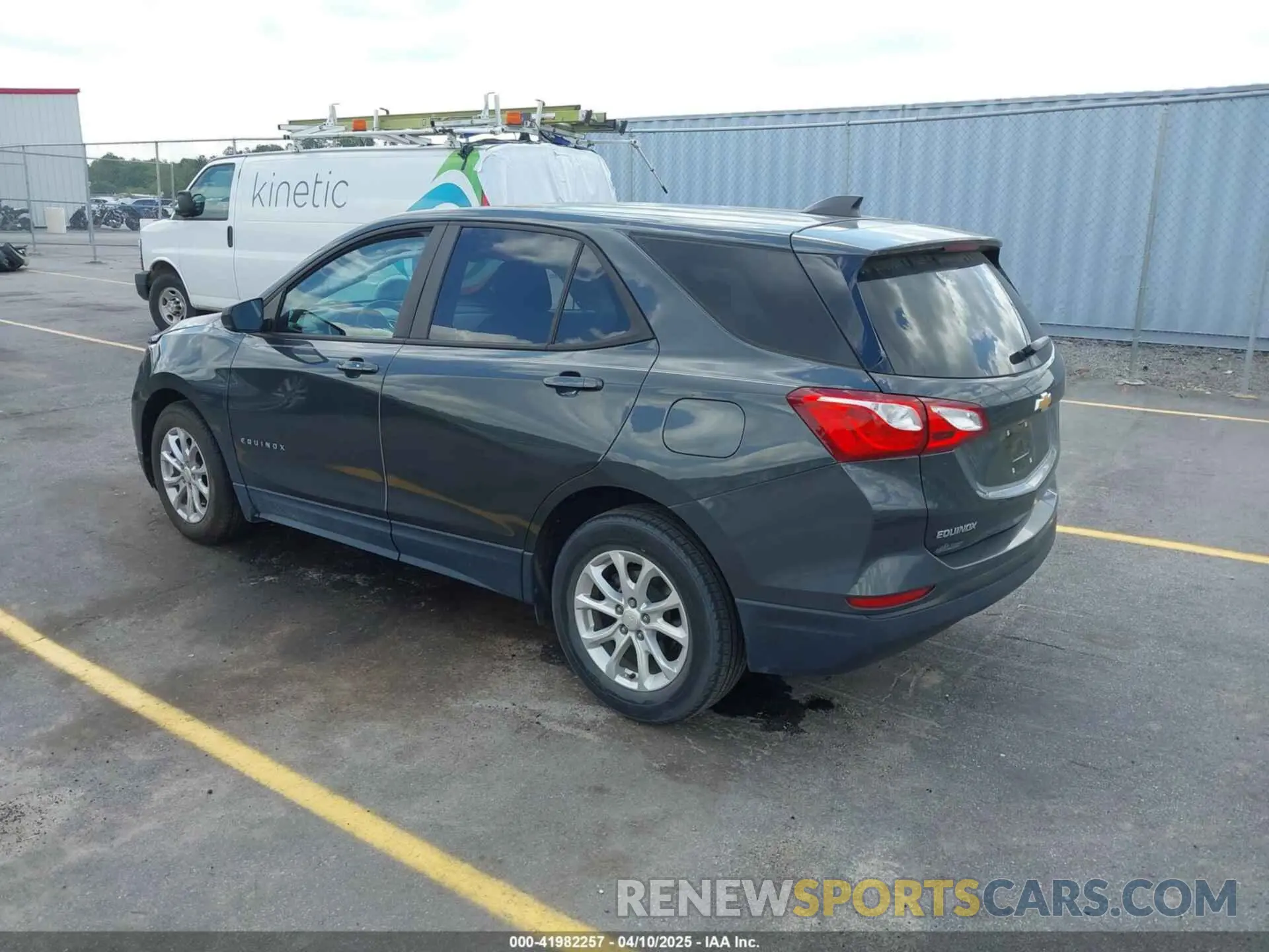 3 Photograph of a damaged car 3GNAXHEV5LS669386 CHEVROLET EQUINOX 2020
