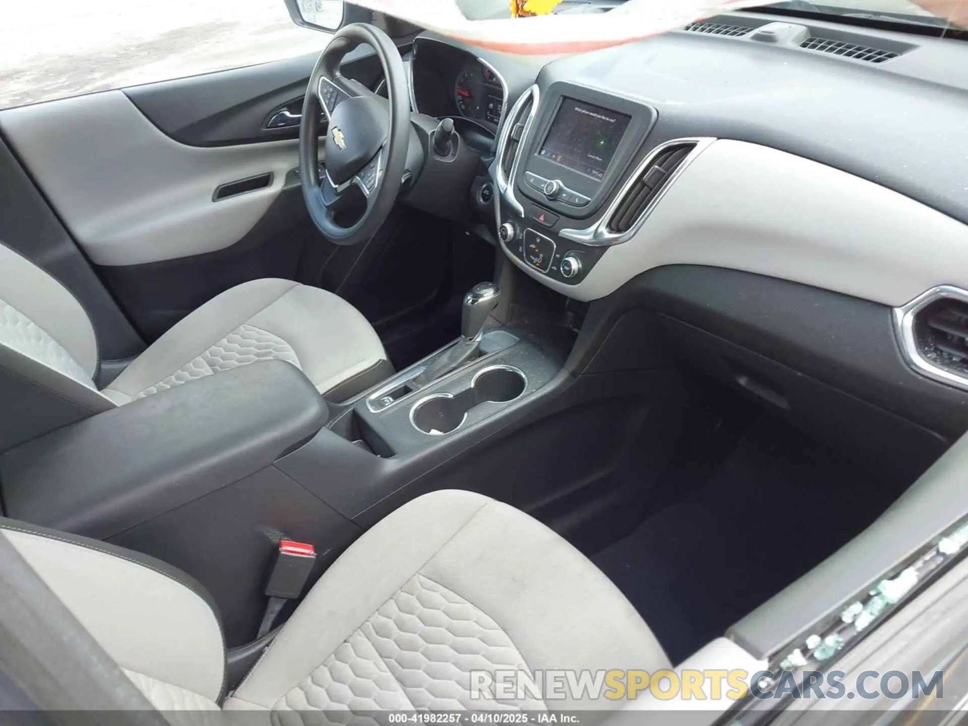 5 Photograph of a damaged car 3GNAXHEV5LS669386 CHEVROLET EQUINOX 2020