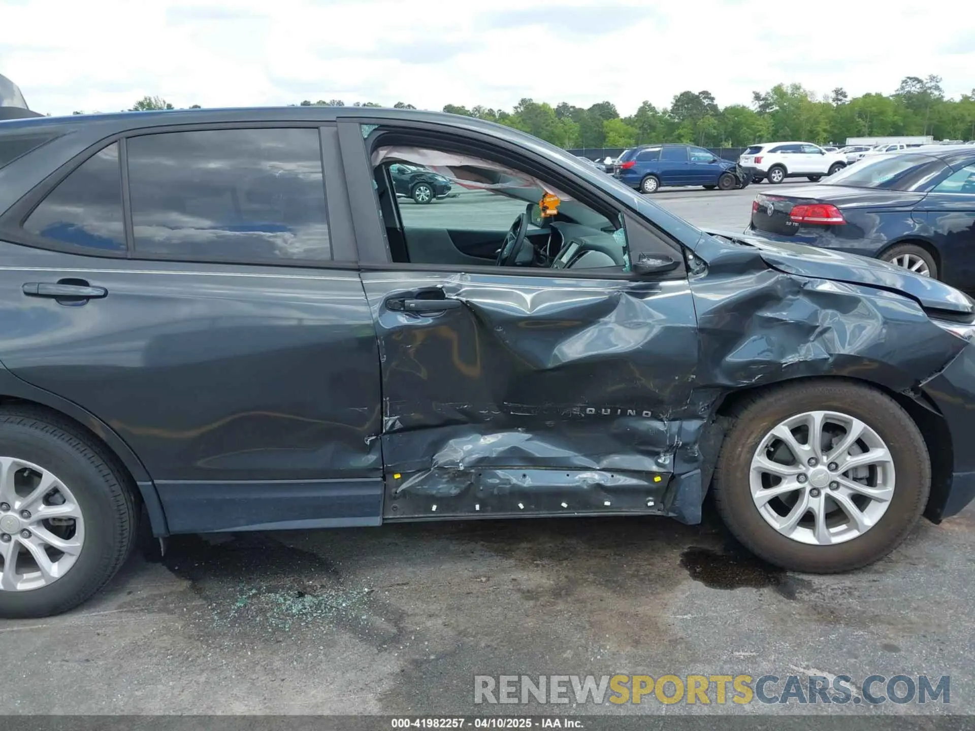 6 Photograph of a damaged car 3GNAXHEV5LS669386 CHEVROLET EQUINOX 2020