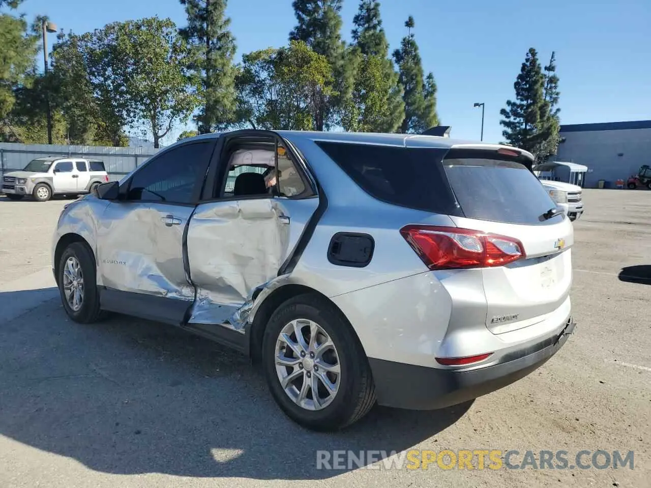 2 Photograph of a damaged car 3GNAXHEV5LS736925 CHEVROLET EQUINOX 2020