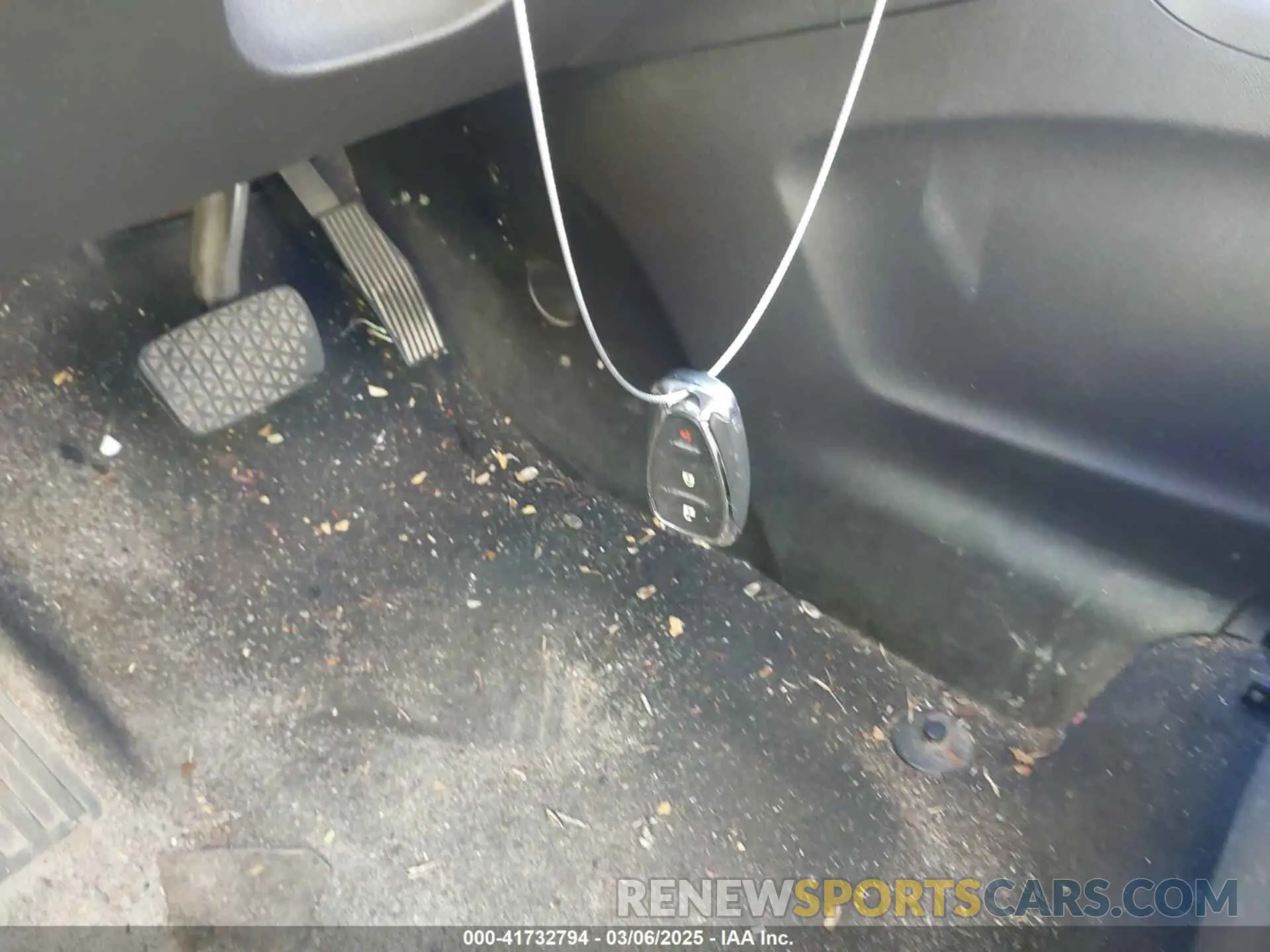 11 Photograph of a damaged car 3GNAXHEV6LS532098 CHEVROLET EQUINOX 2020