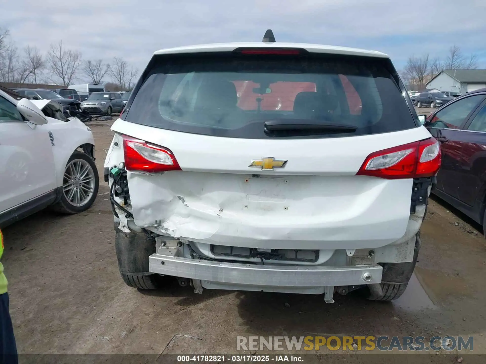 17 Photograph of a damaged car 3GNAXHEV6LS605079 CHEVROLET EQUINOX 2020
