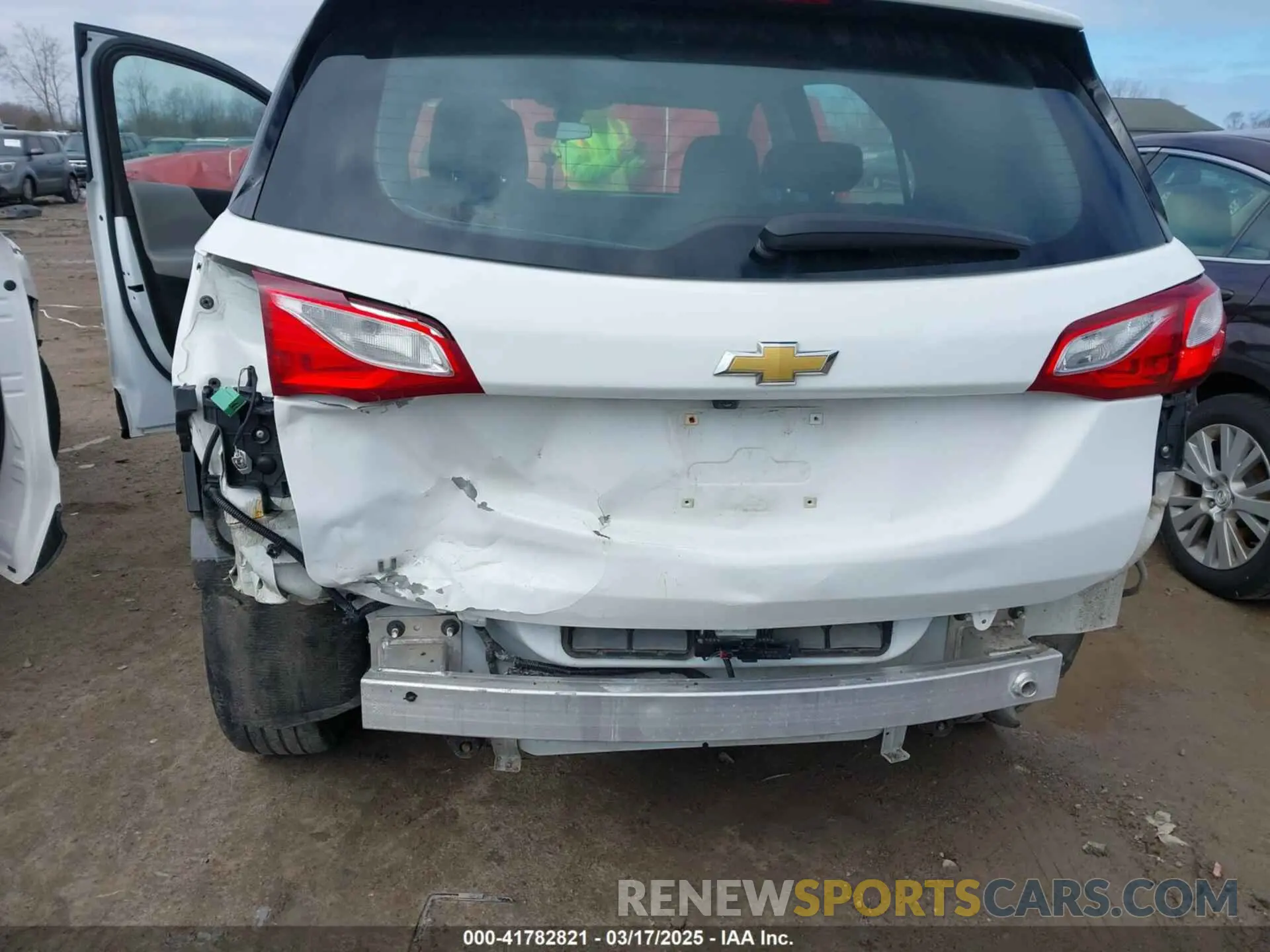 18 Photograph of a damaged car 3GNAXHEV6LS605079 CHEVROLET EQUINOX 2020