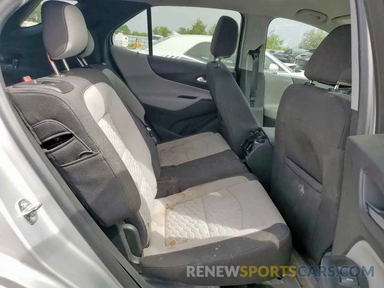 11 Photograph of a damaged car 3GNAXHEV6LS605938 CHEVROLET EQUINOX 2020