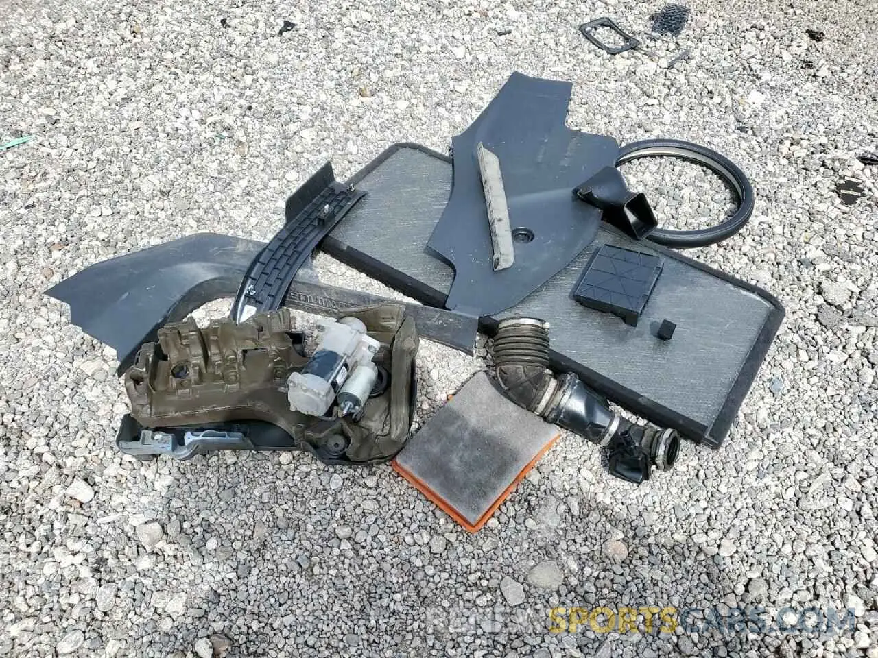 13 Photograph of a damaged car 3GNAXHEV6LS605938 CHEVROLET EQUINOX 2020