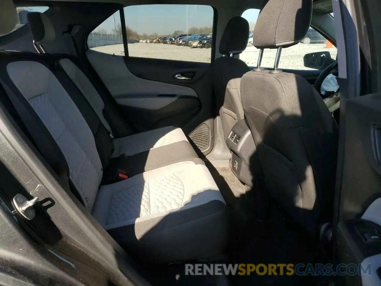 10 Photograph of a damaged car 3GNAXHEV6LS607818 CHEVROLET EQUINOX 2020