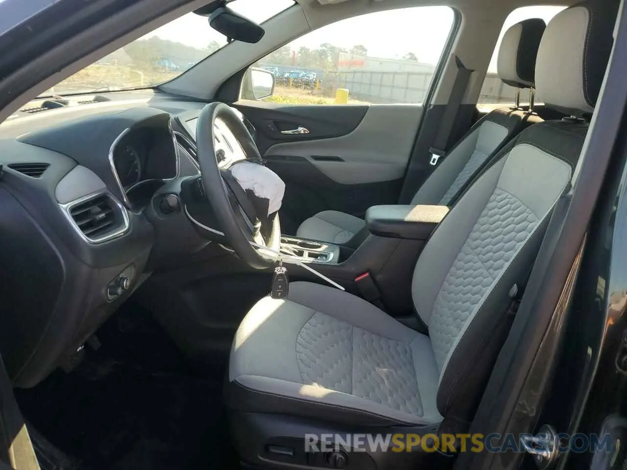 7 Photograph of a damaged car 3GNAXHEV6LS607818 CHEVROLET EQUINOX 2020