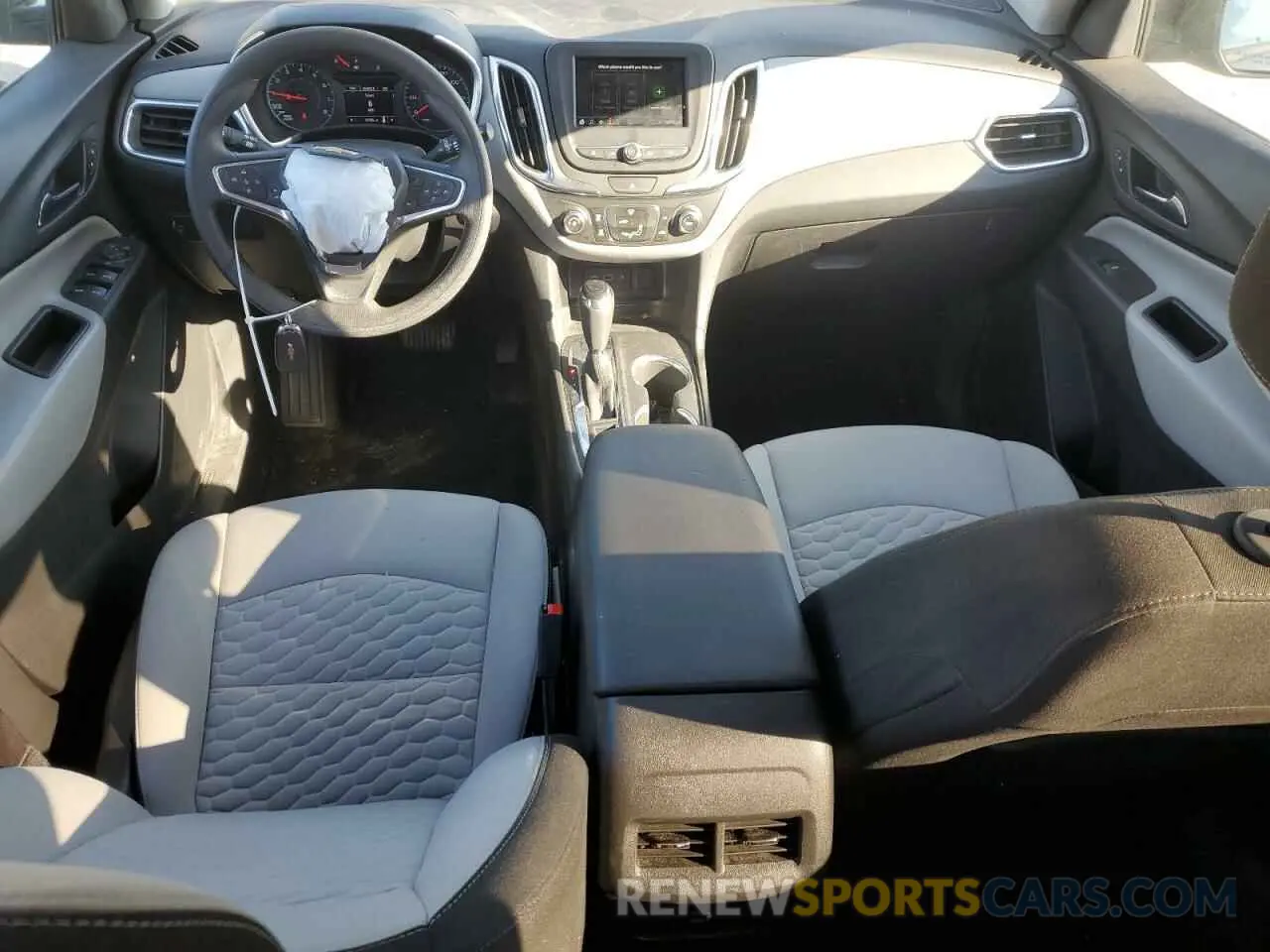 8 Photograph of a damaged car 3GNAXHEV6LS607818 CHEVROLET EQUINOX 2020