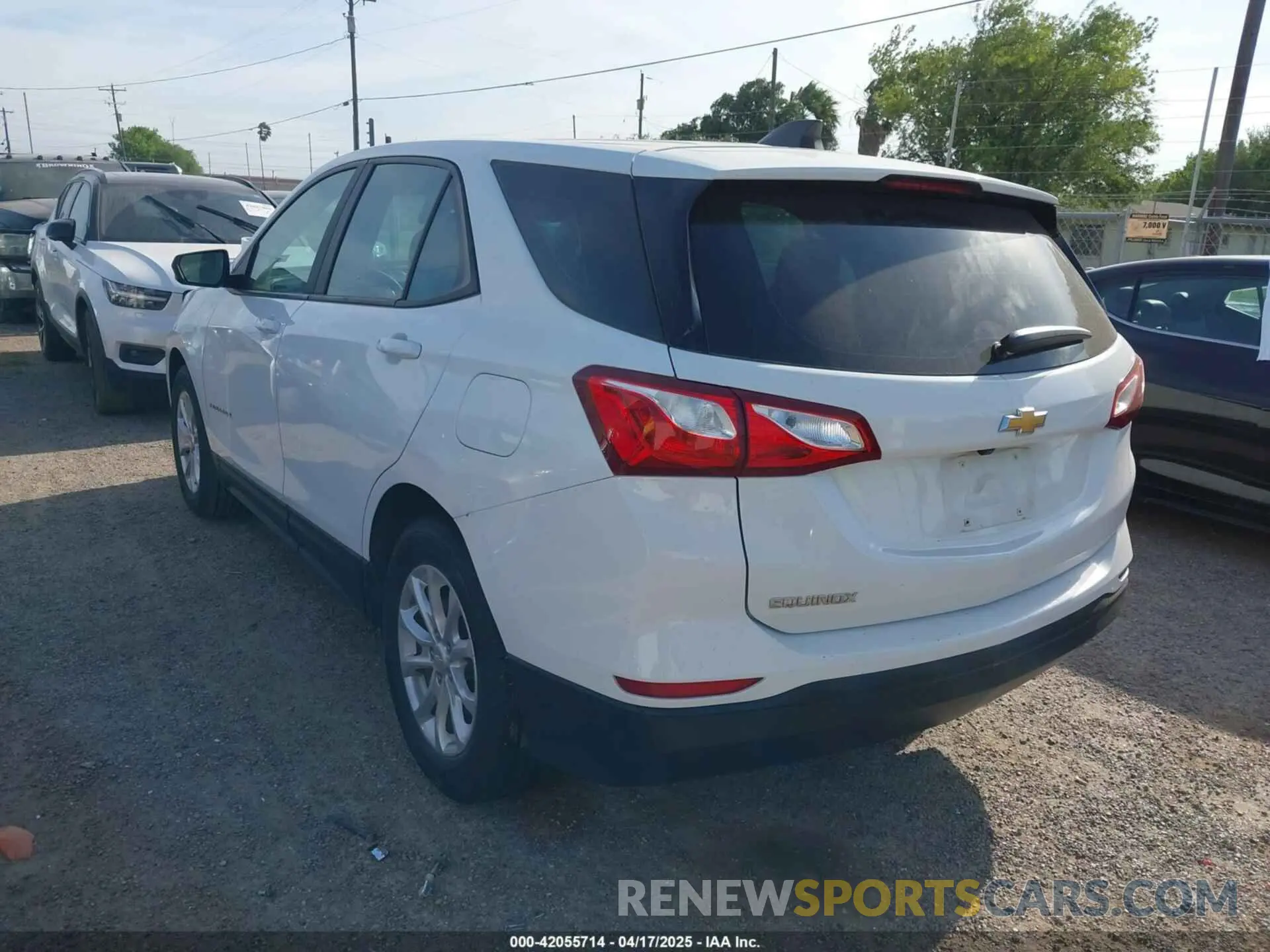 3 Photograph of a damaged car 3GNAXHEV6LS628216 CHEVROLET EQUINOX 2020
