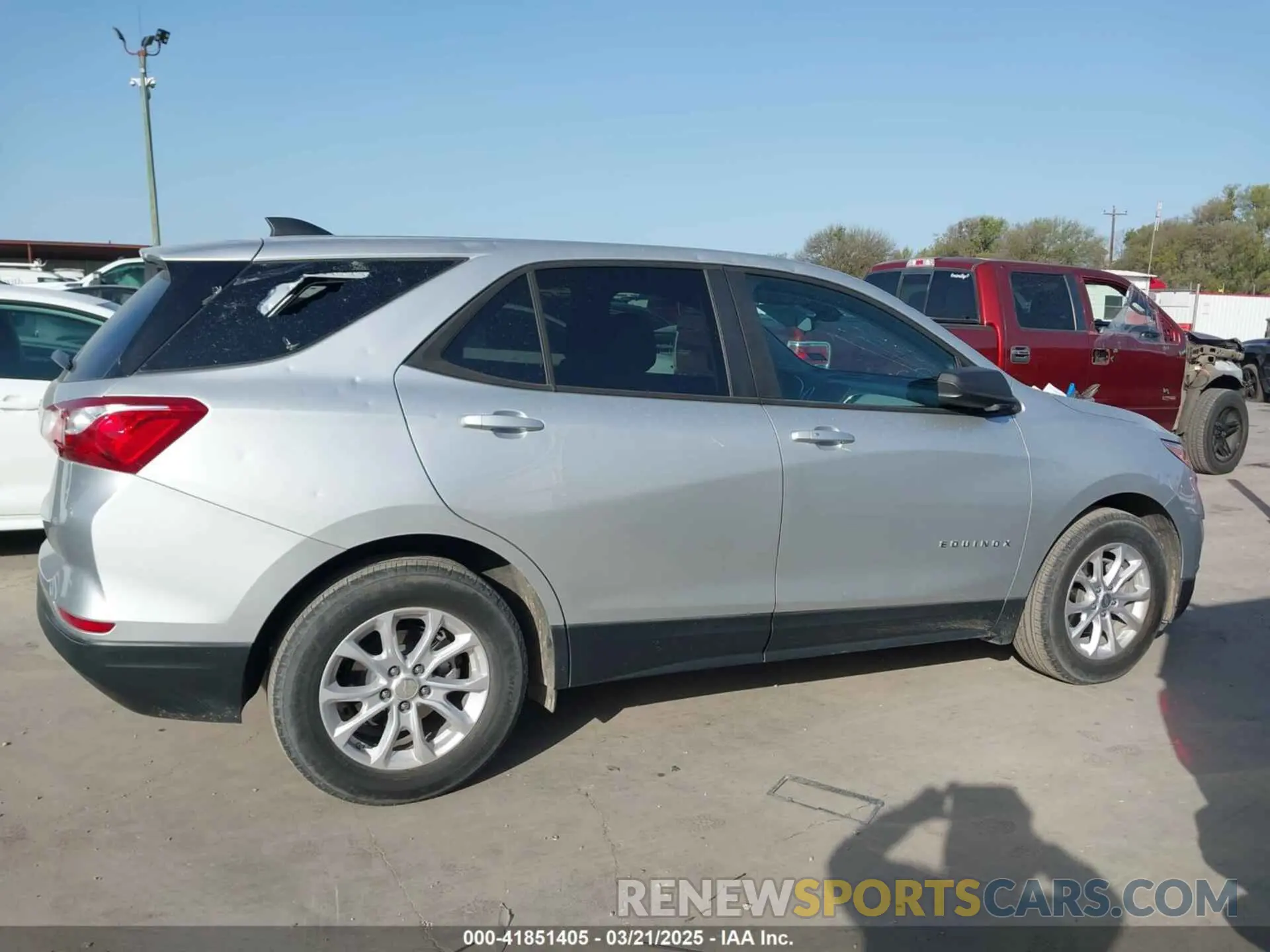 13 Photograph of a damaged car 3GNAXHEV6LS633156 CHEVROLET EQUINOX 2020