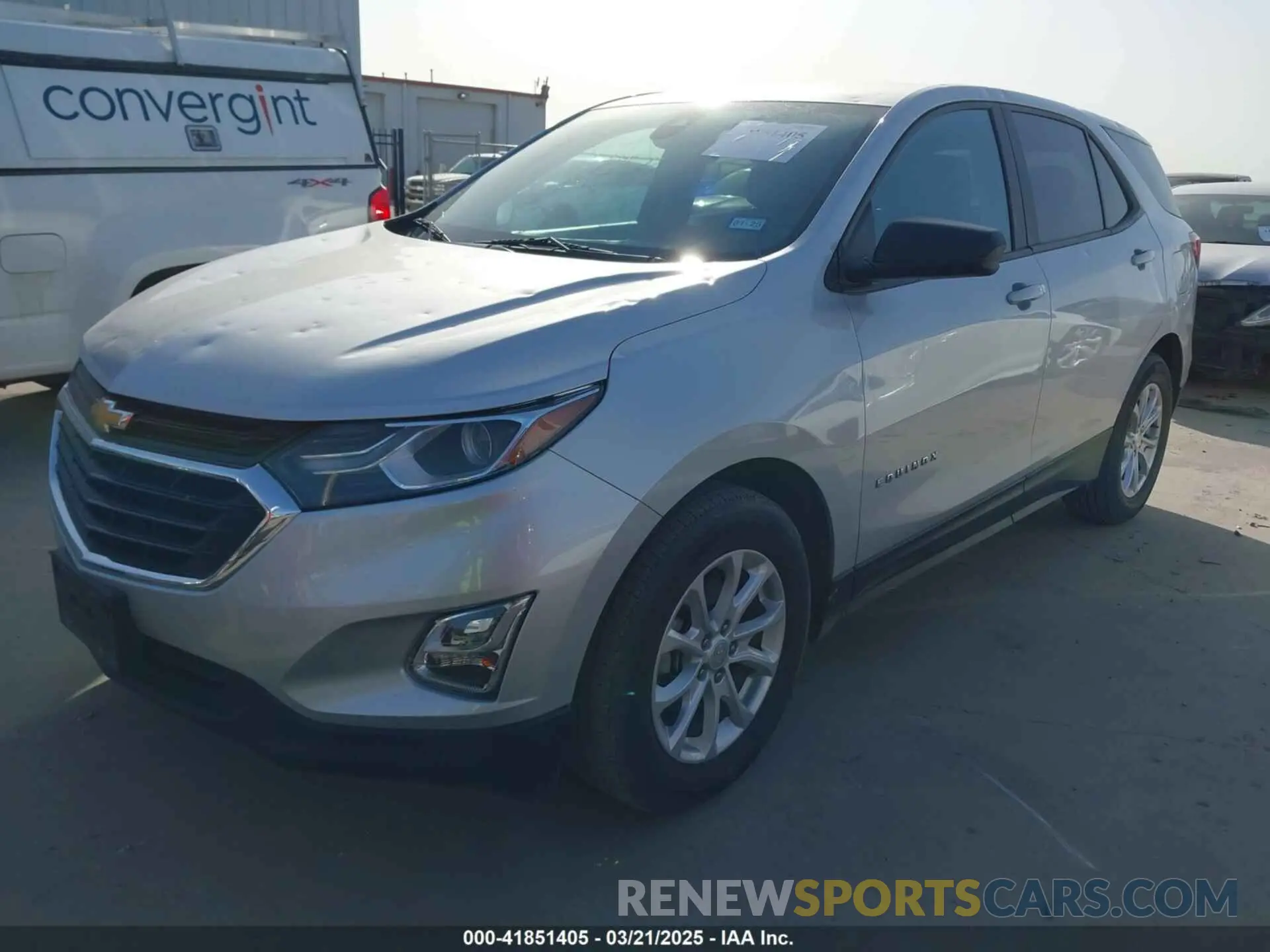 2 Photograph of a damaged car 3GNAXHEV6LS633156 CHEVROLET EQUINOX 2020