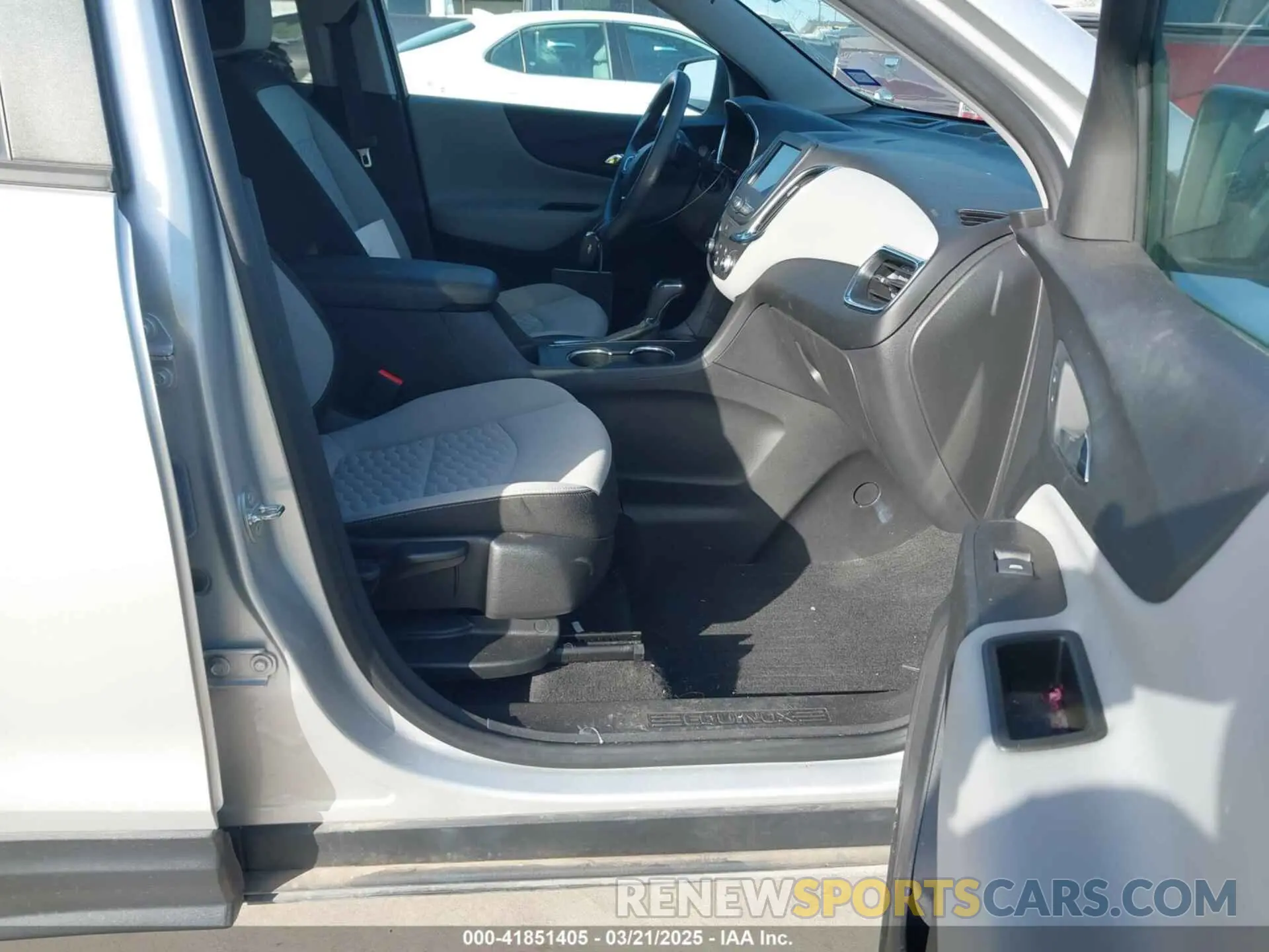 5 Photograph of a damaged car 3GNAXHEV6LS633156 CHEVROLET EQUINOX 2020