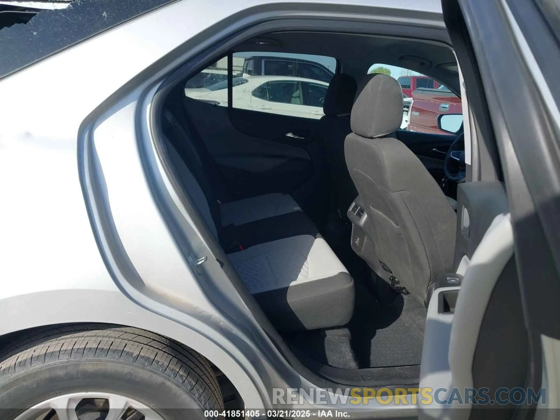 8 Photograph of a damaged car 3GNAXHEV6LS633156 CHEVROLET EQUINOX 2020