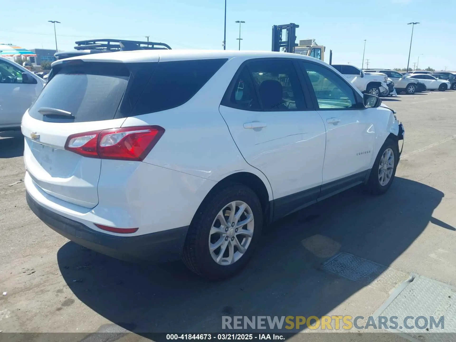 4 Photograph of a damaged car 3GNAXHEV6LS653973 CHEVROLET EQUINOX 2020