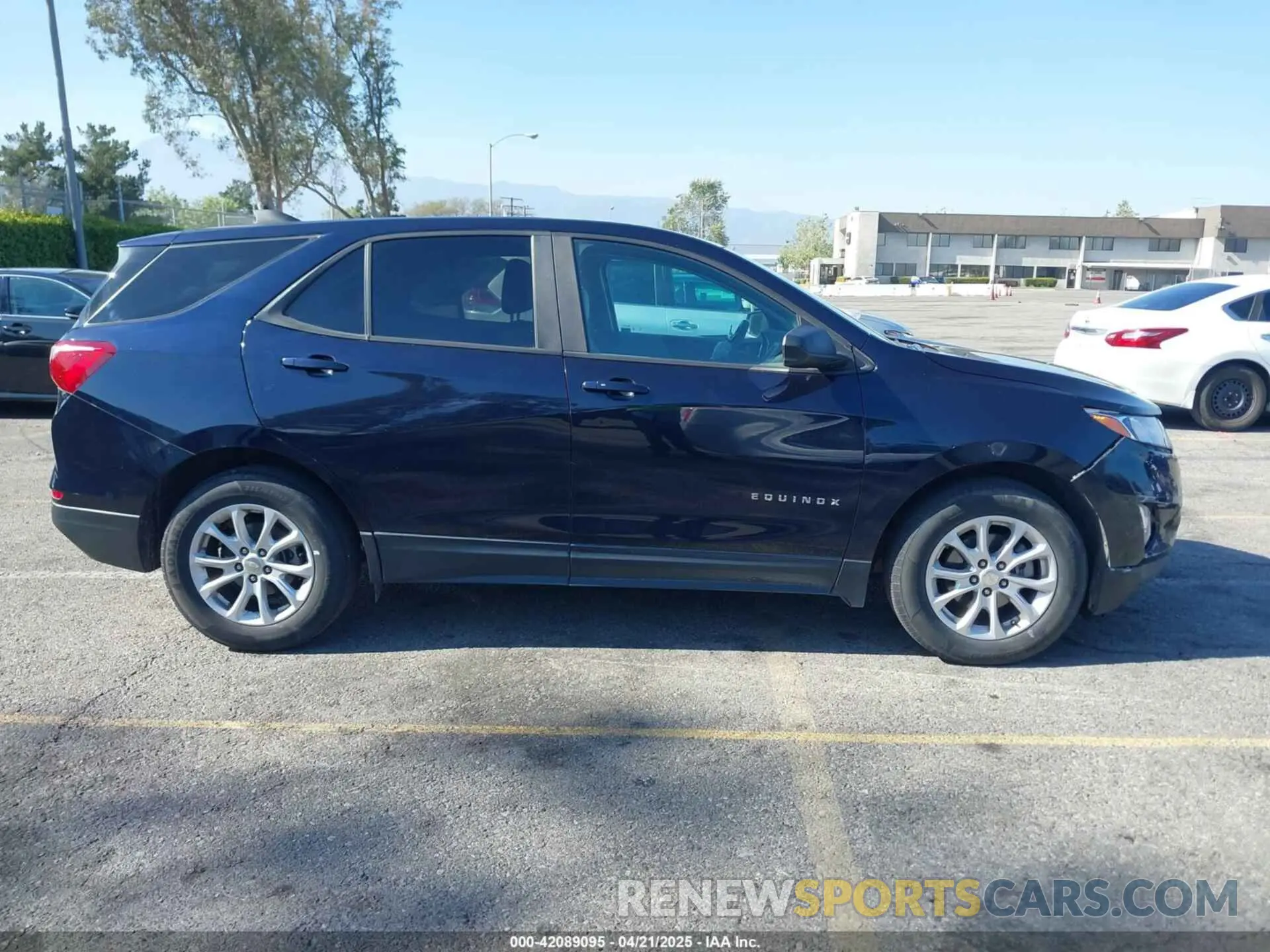 13 Photograph of a damaged car 3GNAXHEV6LS693678 CHEVROLET EQUINOX 2020