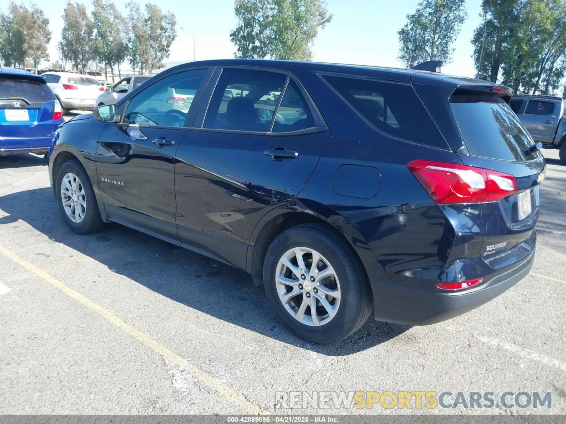 3 Photograph of a damaged car 3GNAXHEV6LS693678 CHEVROLET EQUINOX 2020
