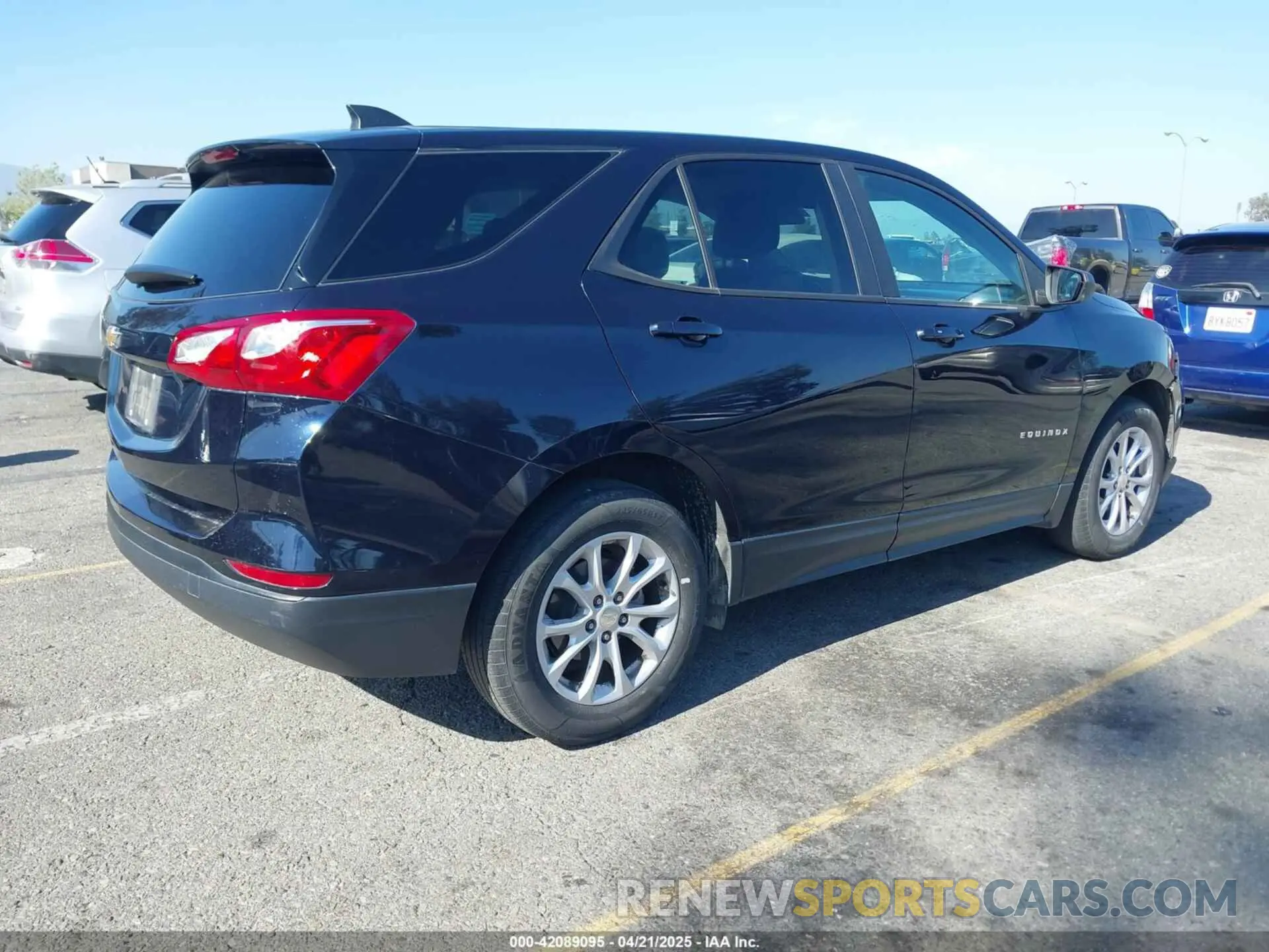 4 Photograph of a damaged car 3GNAXHEV6LS693678 CHEVROLET EQUINOX 2020
