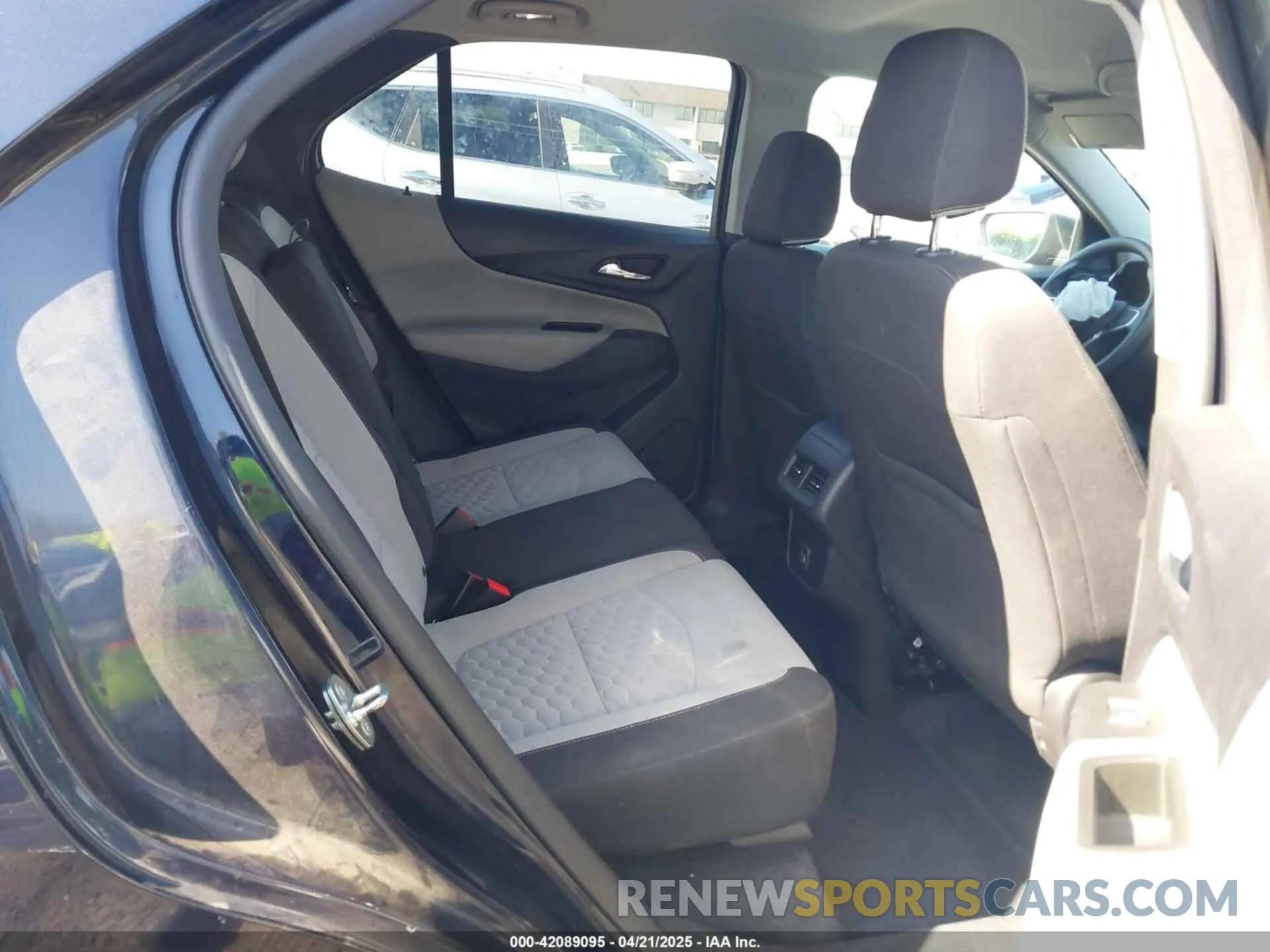 8 Photograph of a damaged car 3GNAXHEV6LS693678 CHEVROLET EQUINOX 2020