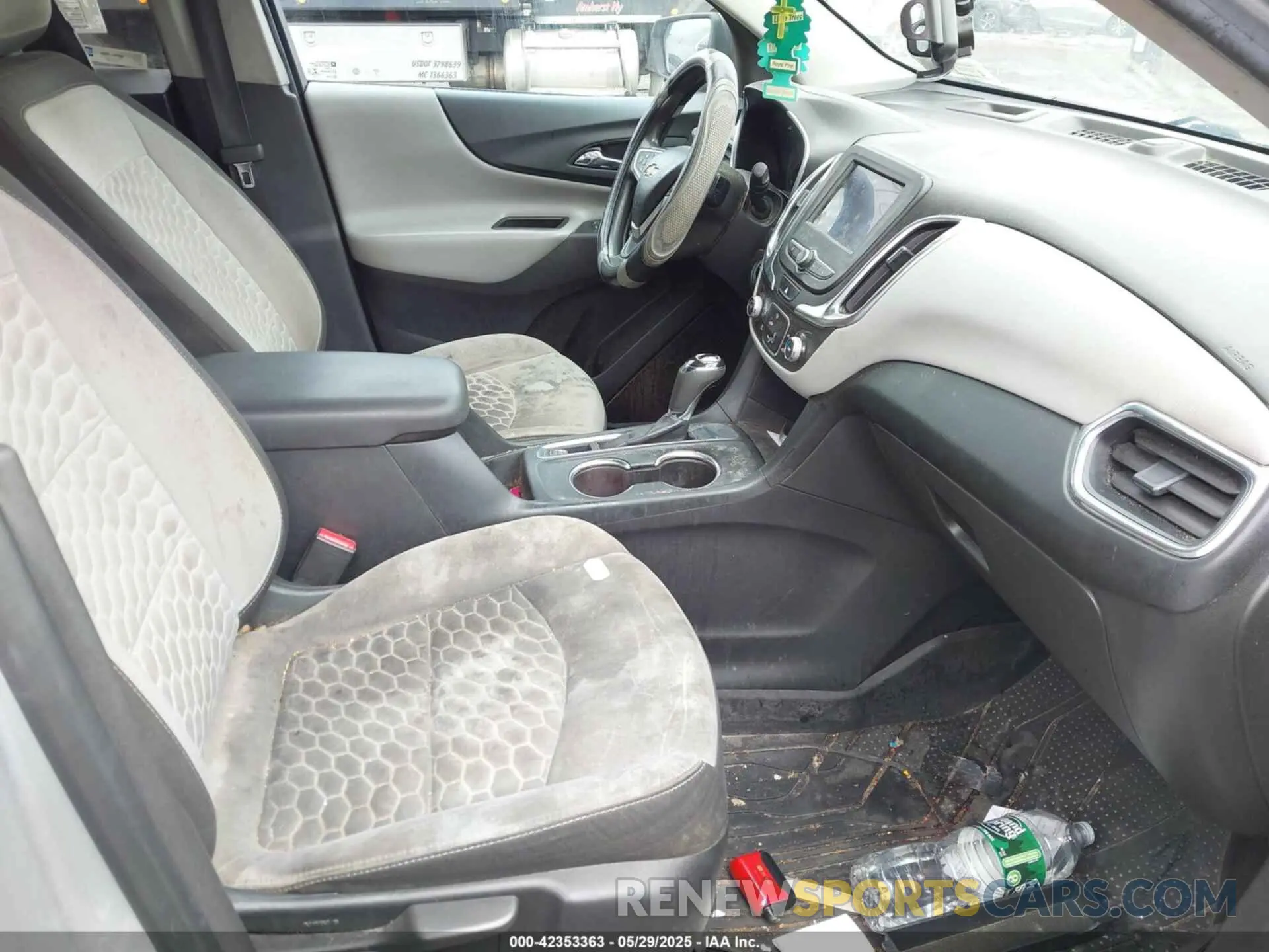 5 Photograph of a damaged car 3GNAXHEV7LS503600 CHEVROLET EQUINOX 2020