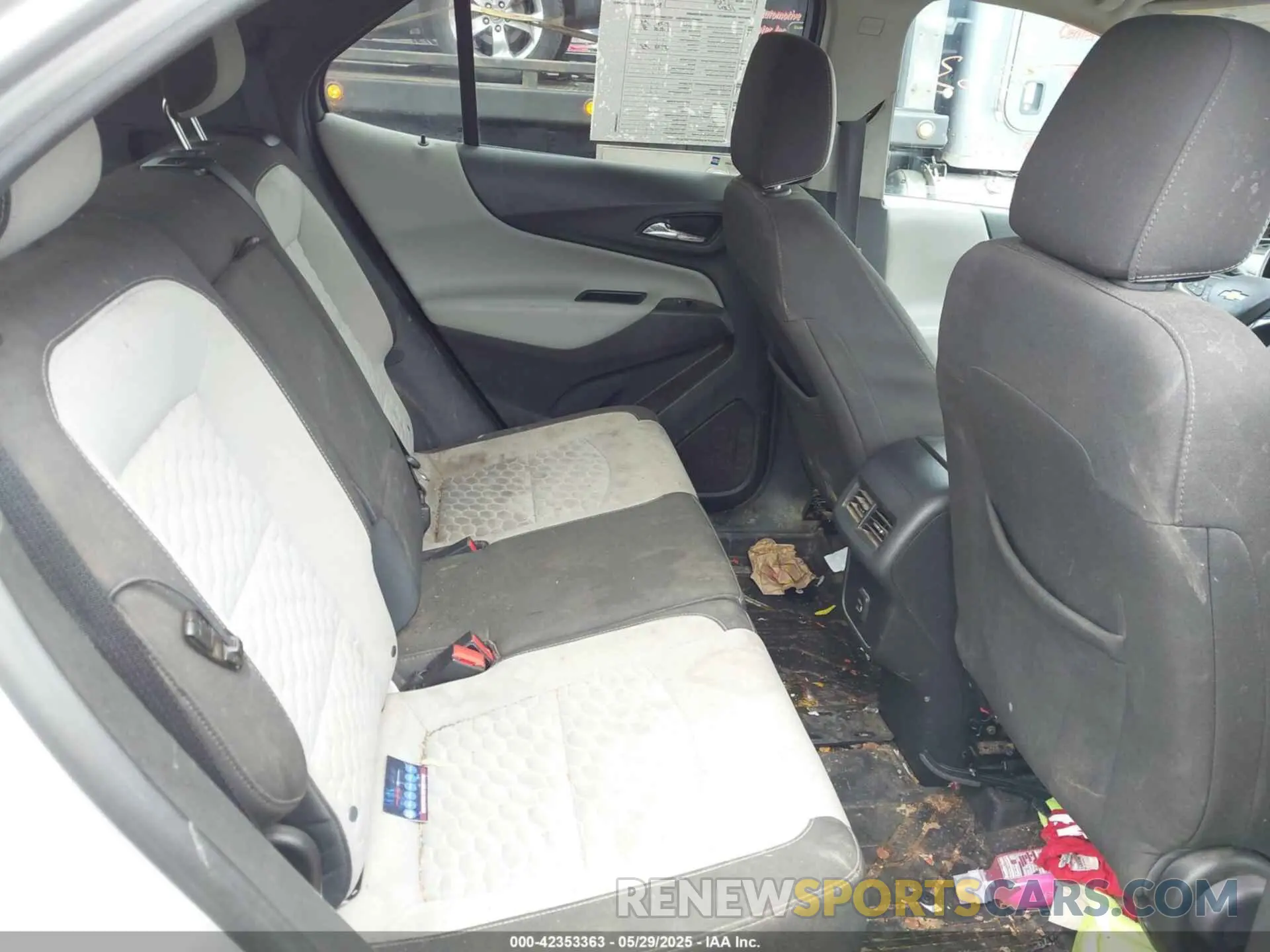 8 Photograph of a damaged car 3GNAXHEV7LS503600 CHEVROLET EQUINOX 2020